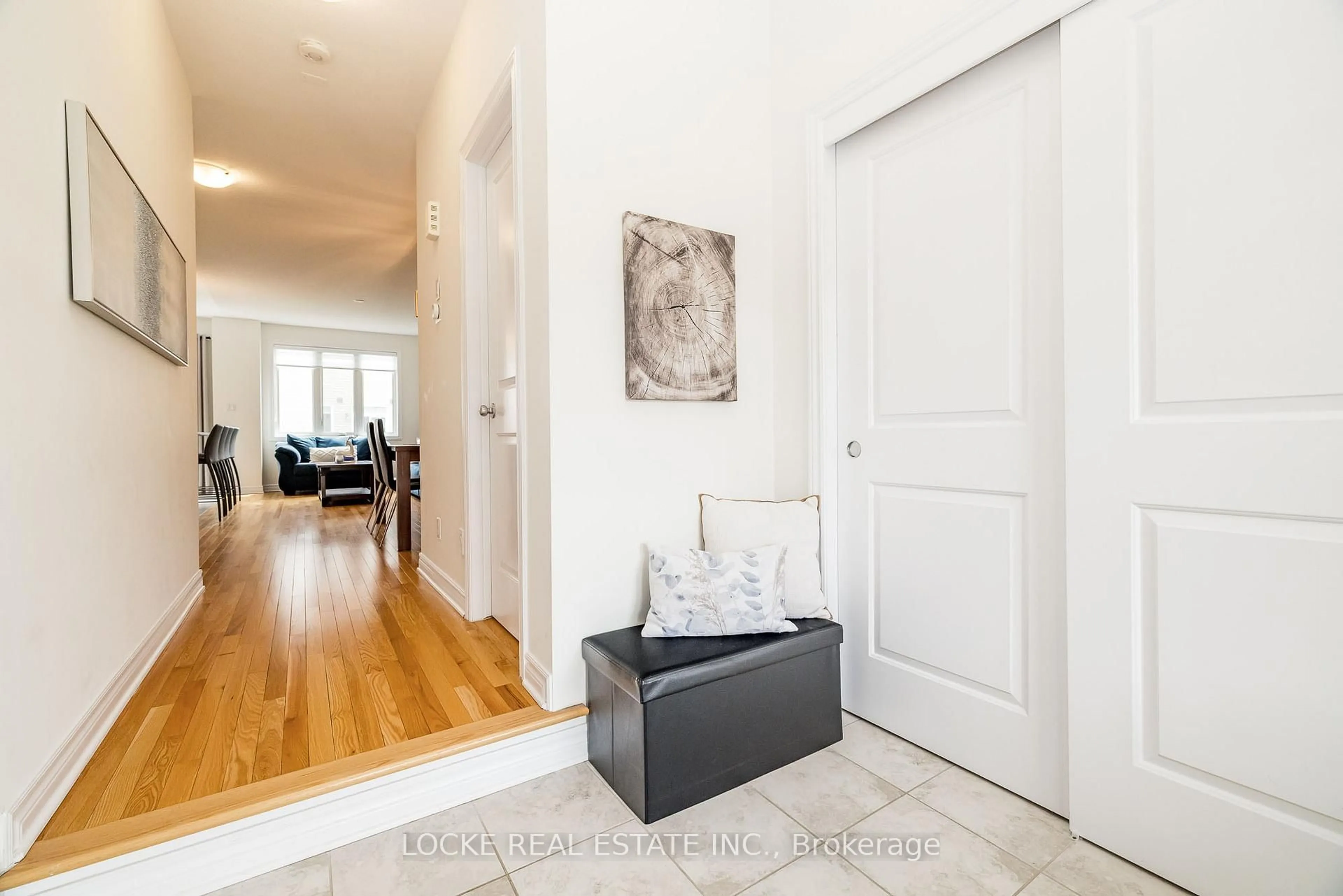 Indoor entryway for 848 June Grass St, Orleans Ontario K4A 1H3