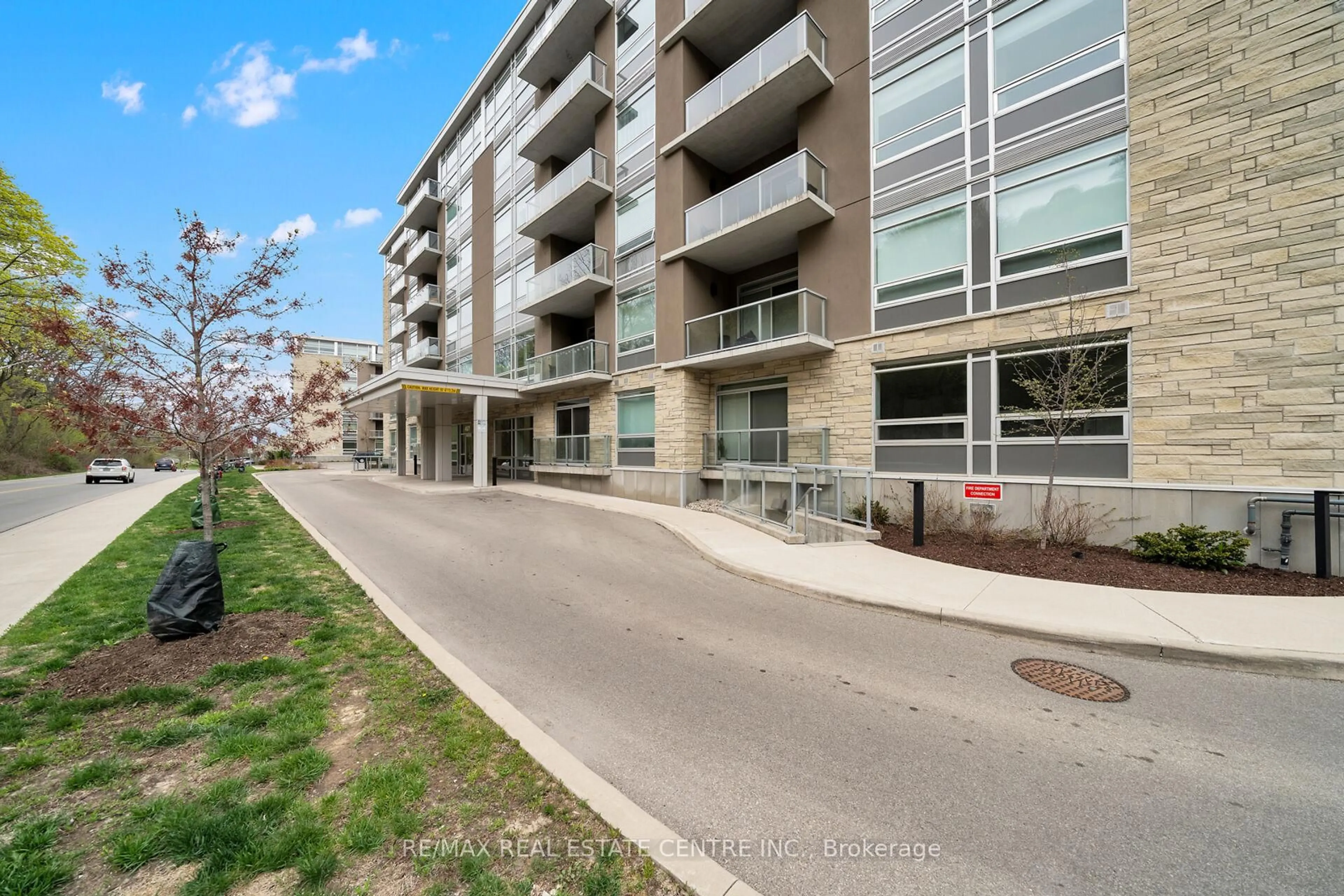 A pic from outside/outdoor area/front of a property/back of a property/a pic from drone, street for 467 CHARLTON Ave #305, Hamilton Ontario L8N 0B3