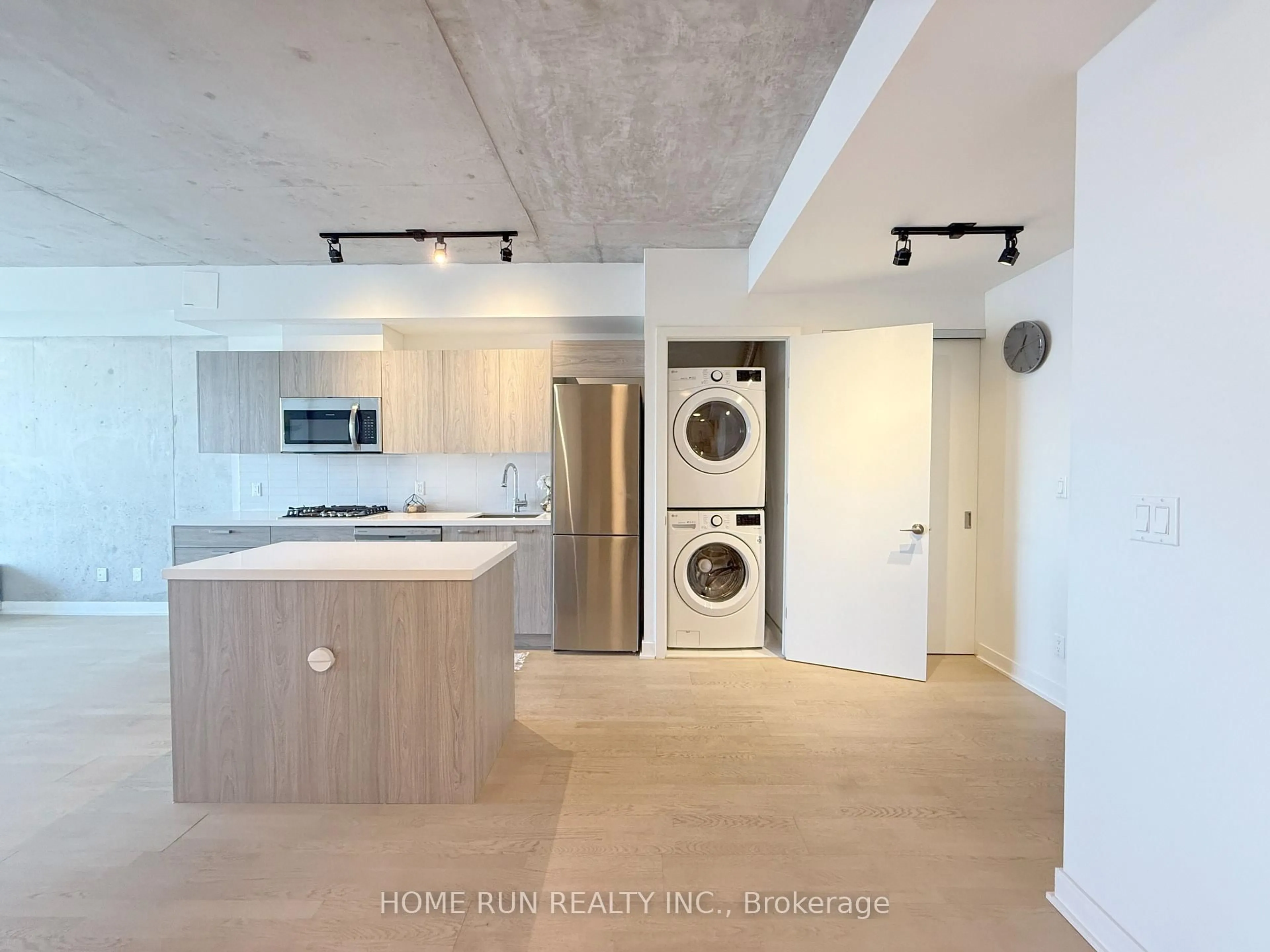 Unknown for 203 Catherine St #1208, Ottawa Ontario K2P 1J5