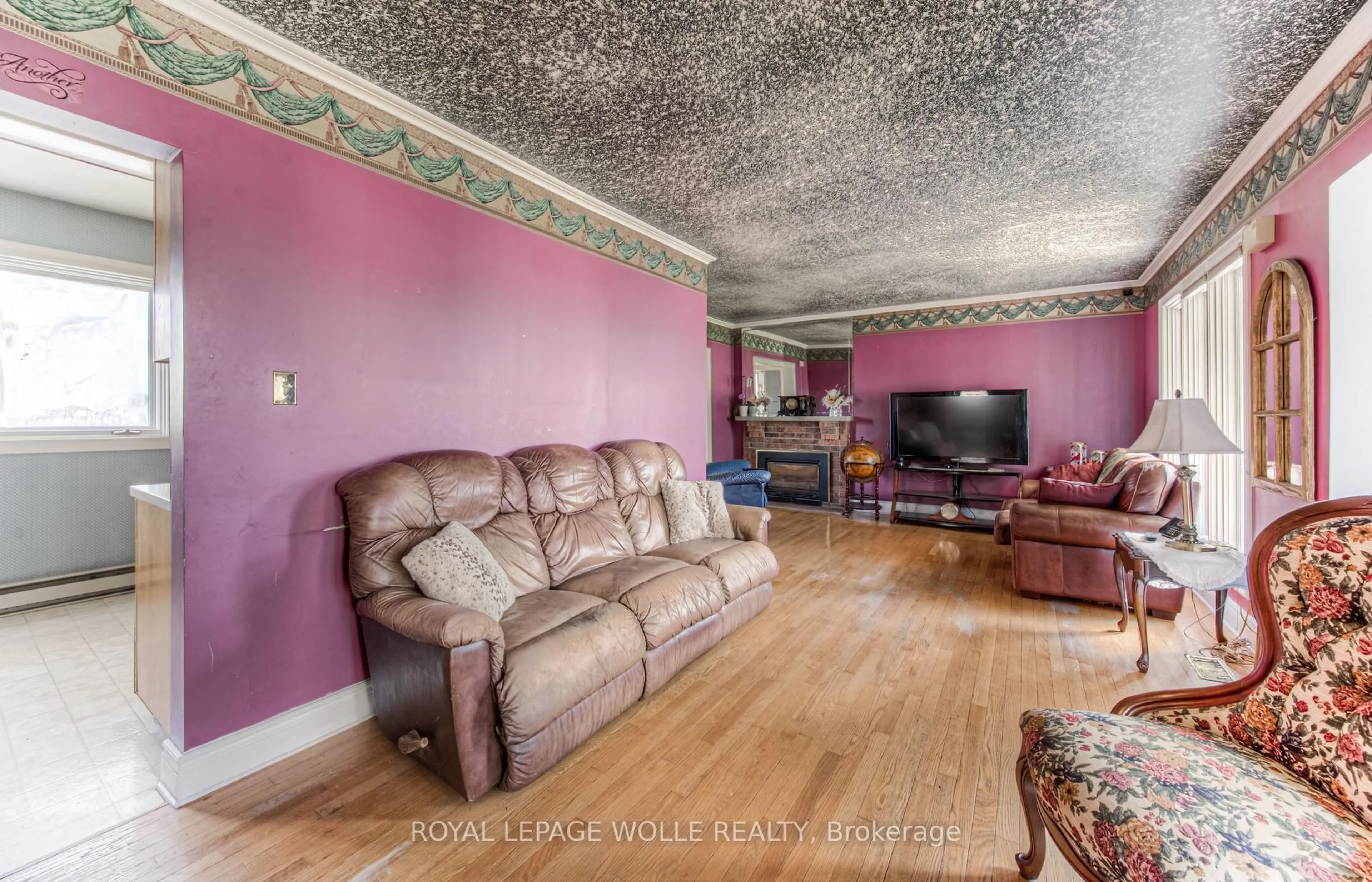 Living room with furniture, unknown for 47 Belleview Ave, Kitchener Ontario N2B 1G4