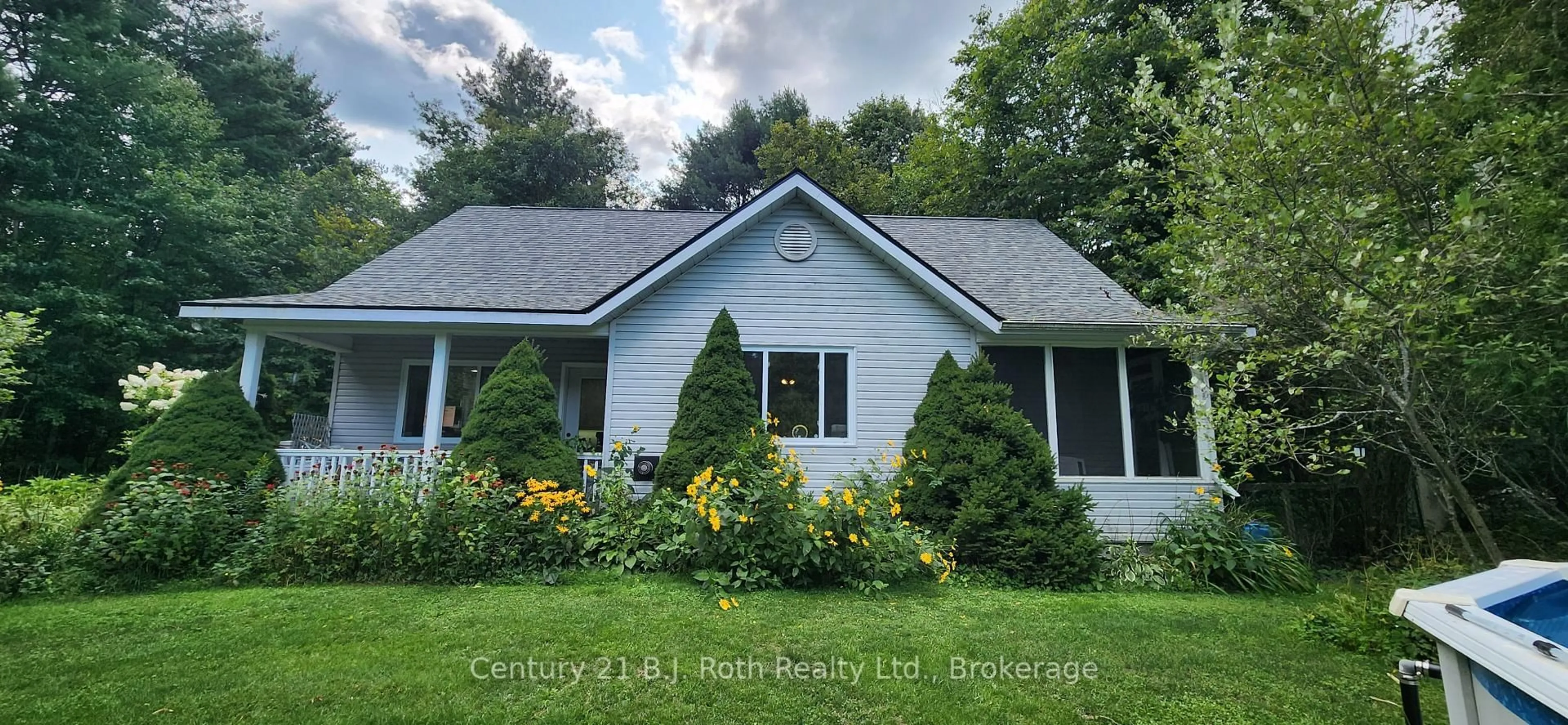 Home with vinyl exterior material, street for 1175 Silver Lake Rd, Gravenhurst Ontario P1P 0G3
