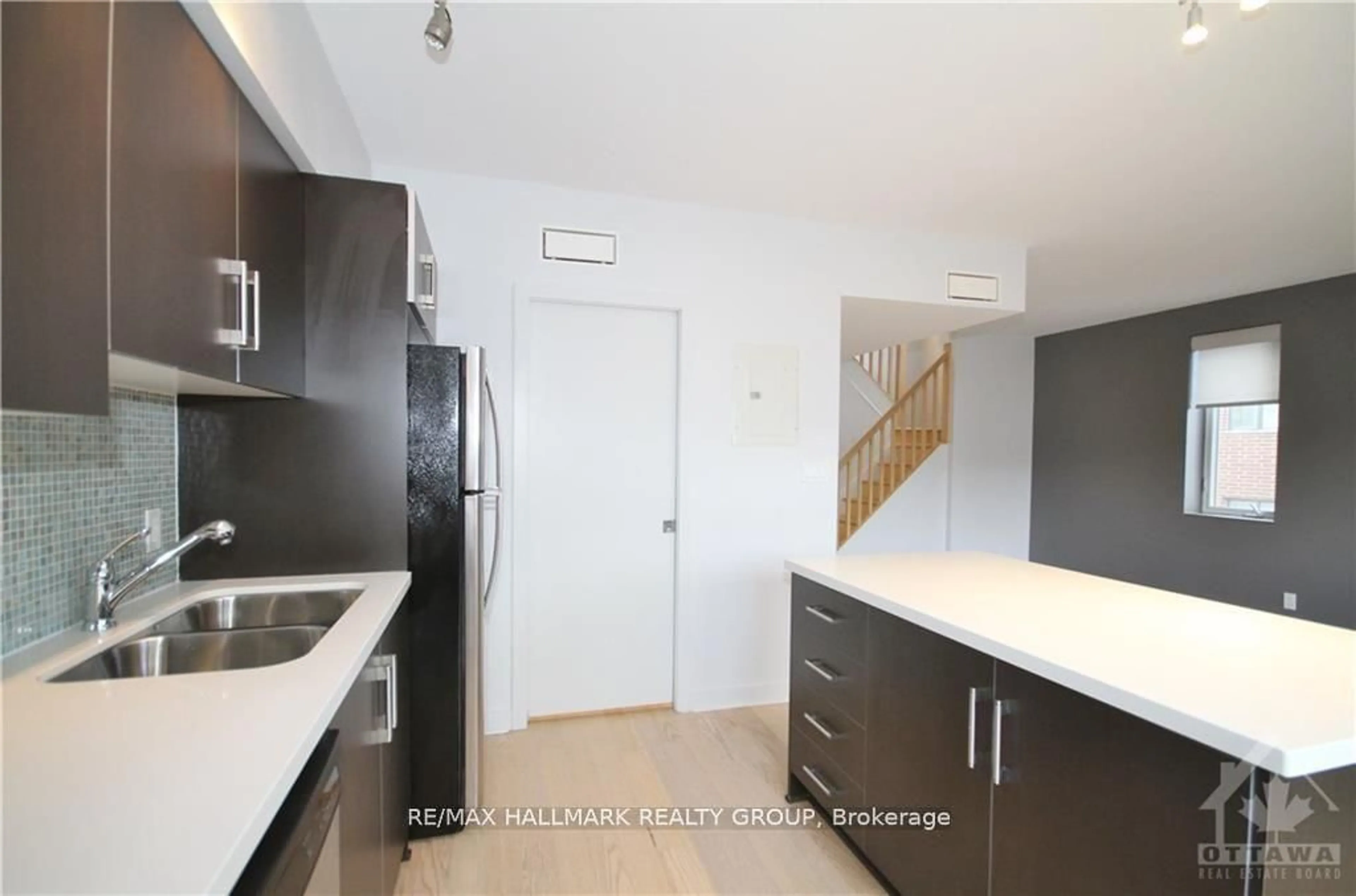 Standard kitchen, unknown for 1014 Bank St #508, Ottawa Ontario K1S 3W8