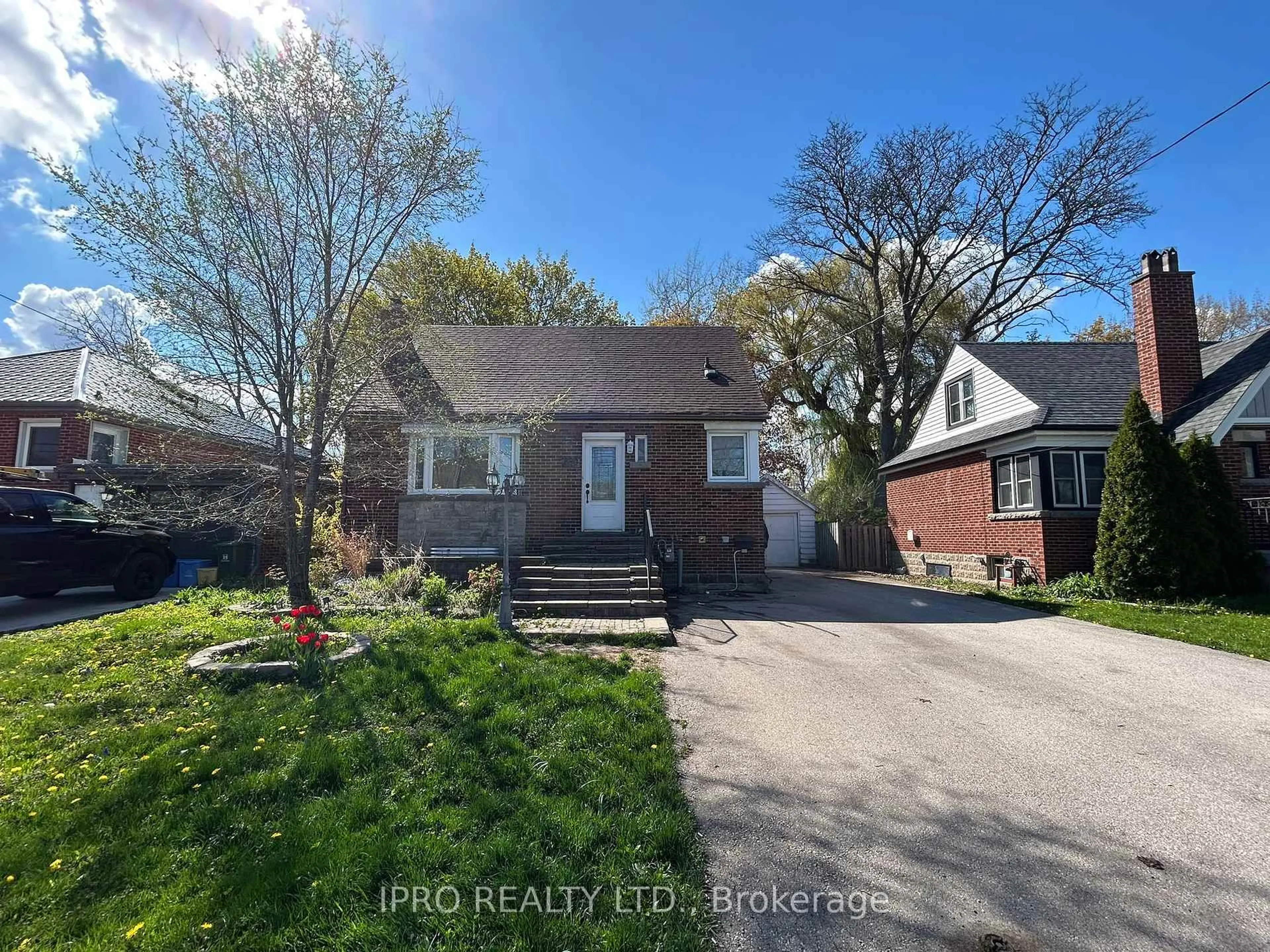 A pic from outside/outdoor area/front of a property/back of a property/a pic from drone, street for 880 Garth St, Hamilton Ontario L9C 4K9