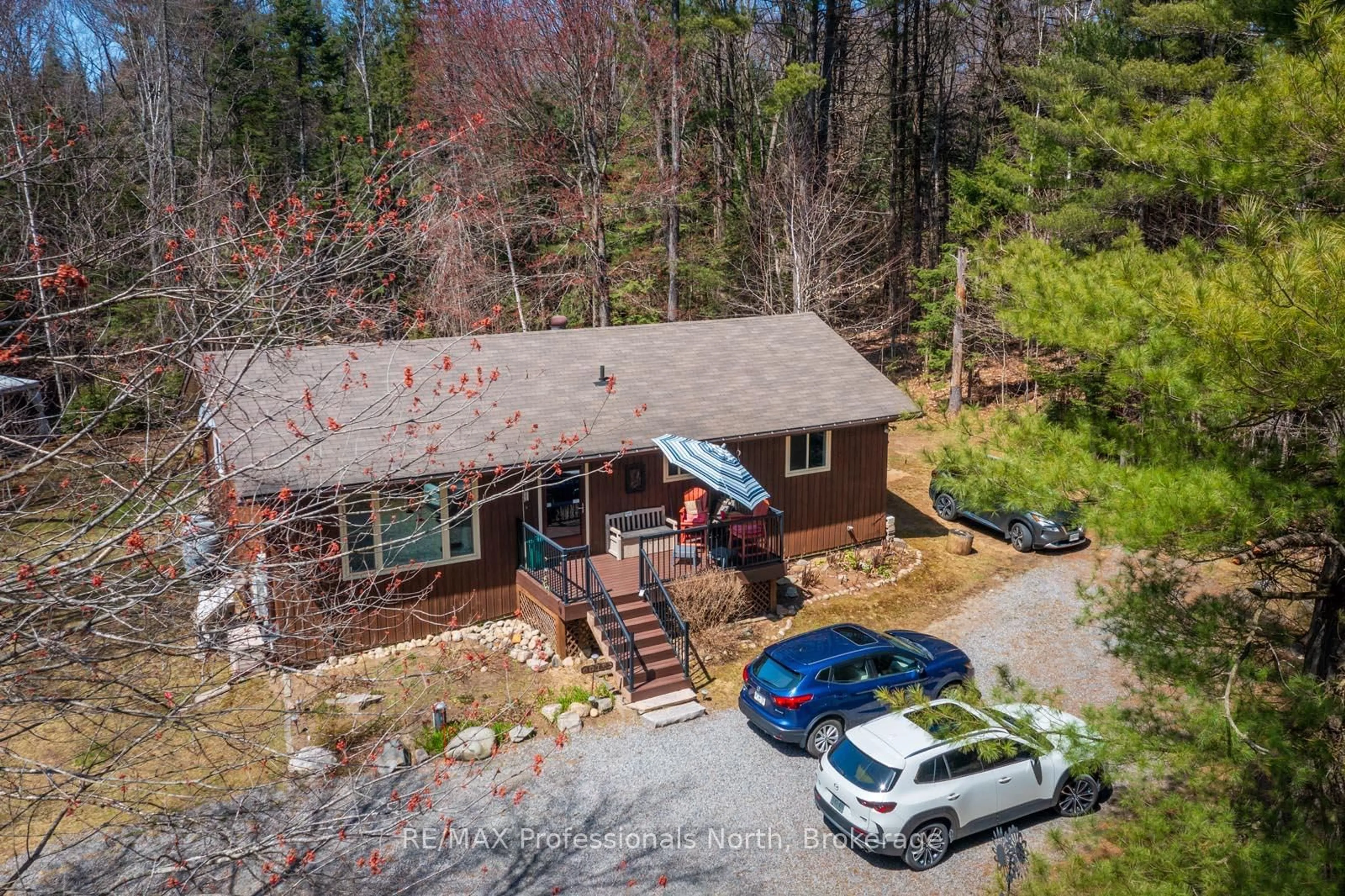 A pic from outside/outdoor area/front of a property/back of a property/a pic from drone, unknown for 224 Stephenson 4 Rd, Huntsville Ontario P0B 1M0