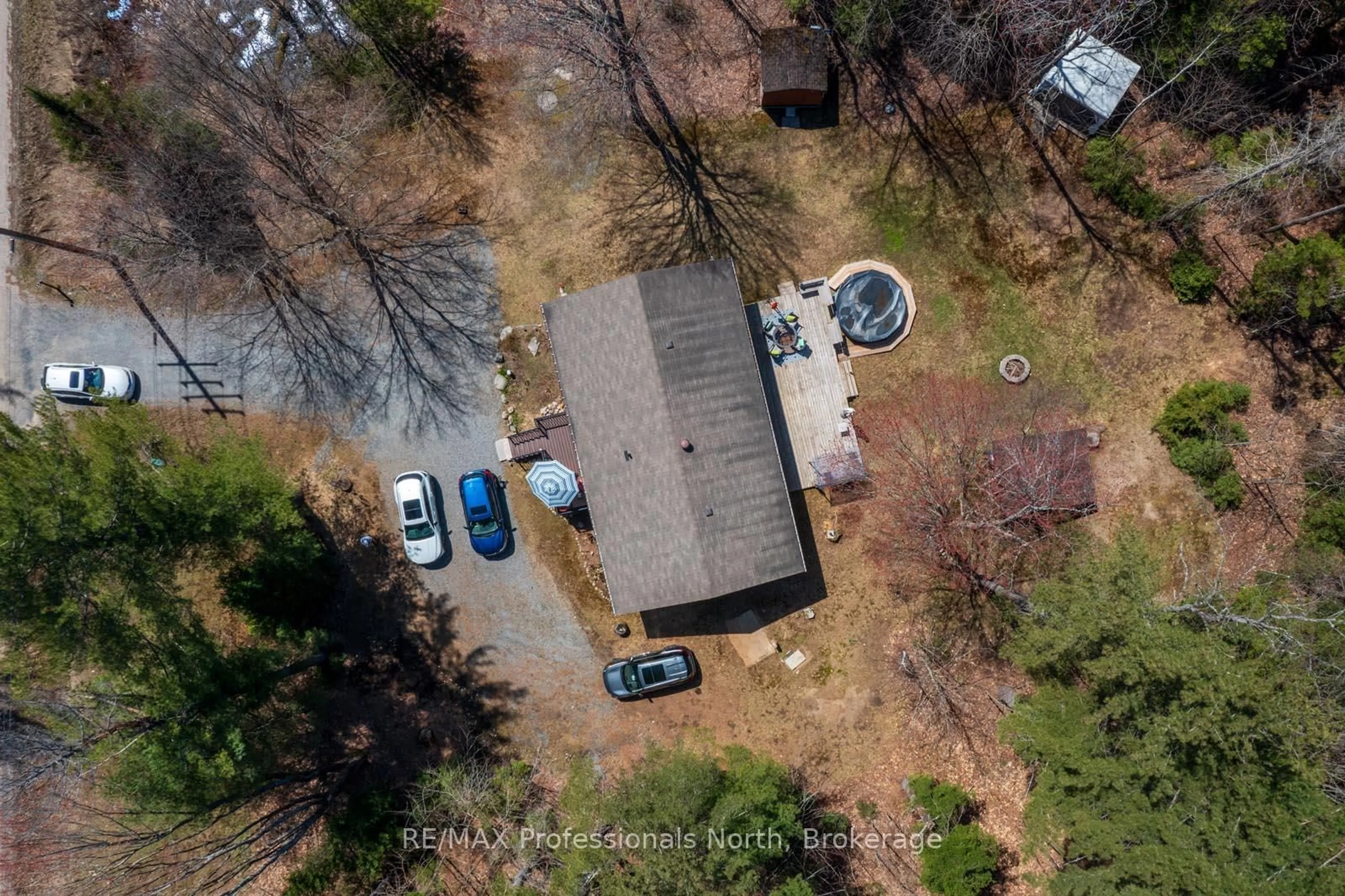 A pic from outside/outdoor area/front of a property/back of a property/a pic from drone, unknown for 224 Stephenson 4 Rd, Huntsville Ontario P0B 1M0