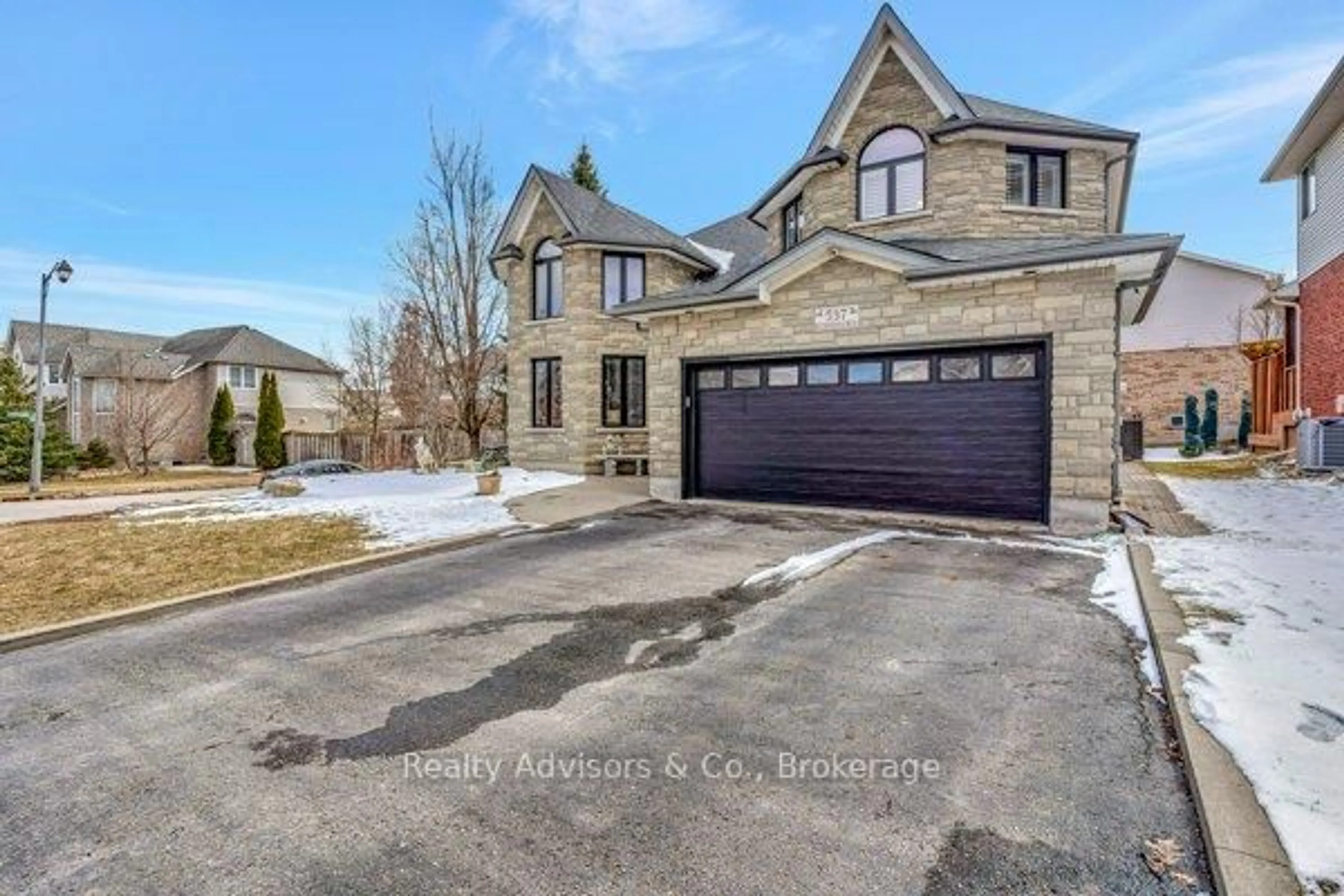 Home with brick exterior material, street for 537 Buckingham Blvd, Waterloo Ontario N2T 2V1