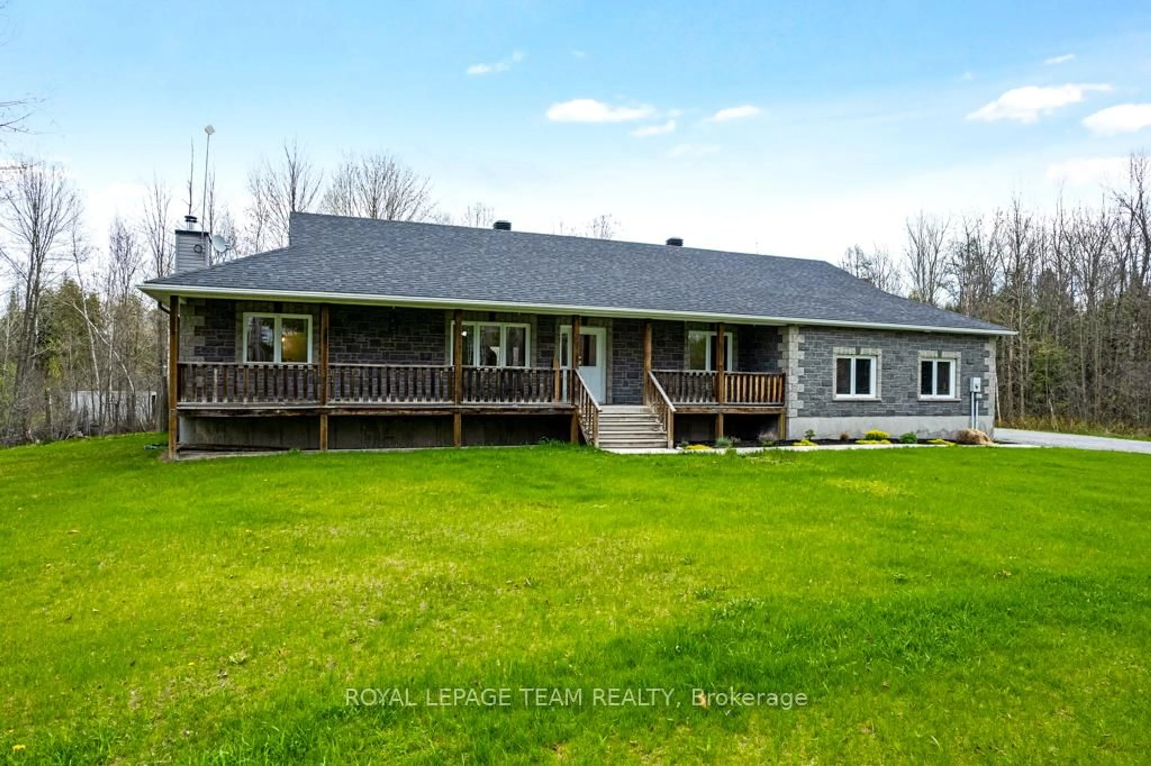 A pic from outside/outdoor area/front of a property/back of a property/a pic from drone, unknown for 11051 Cooper Rd, North Grenville Ontario K0G 1T0