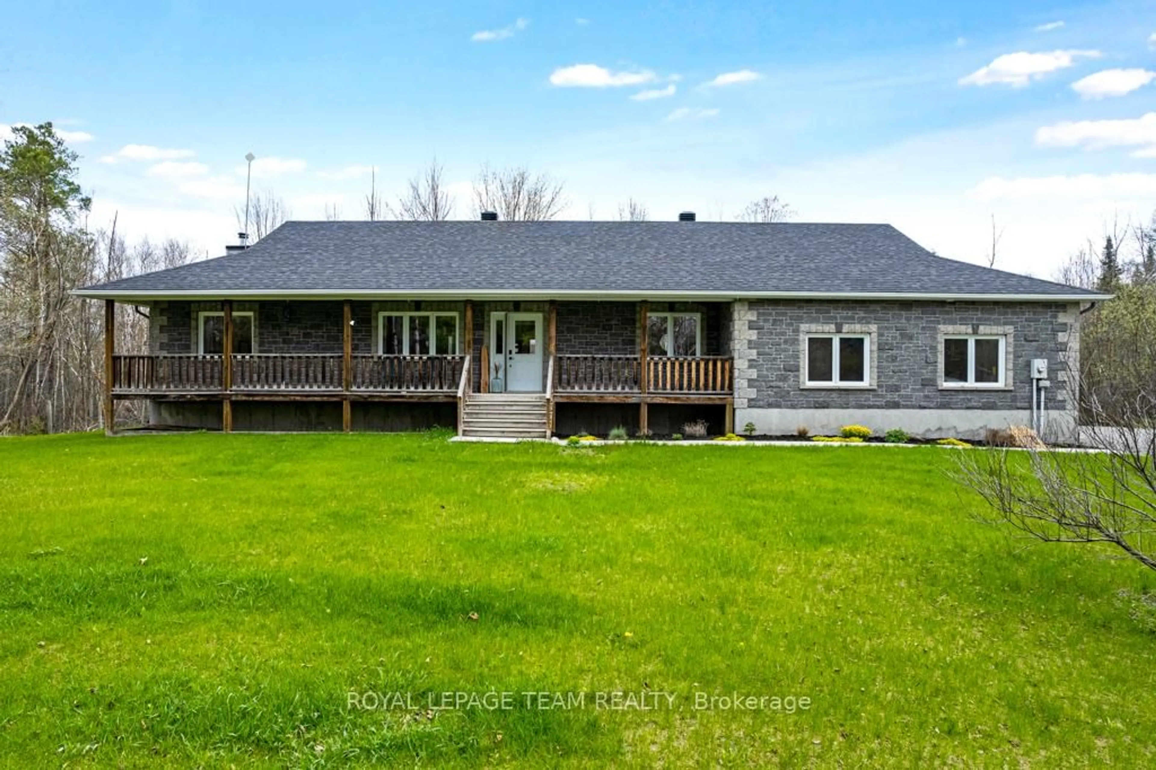 A pic from outside/outdoor area/front of a property/back of a property/a pic from drone, building for 11051 Cooper Rd, North Grenville Ontario K0G 1T0