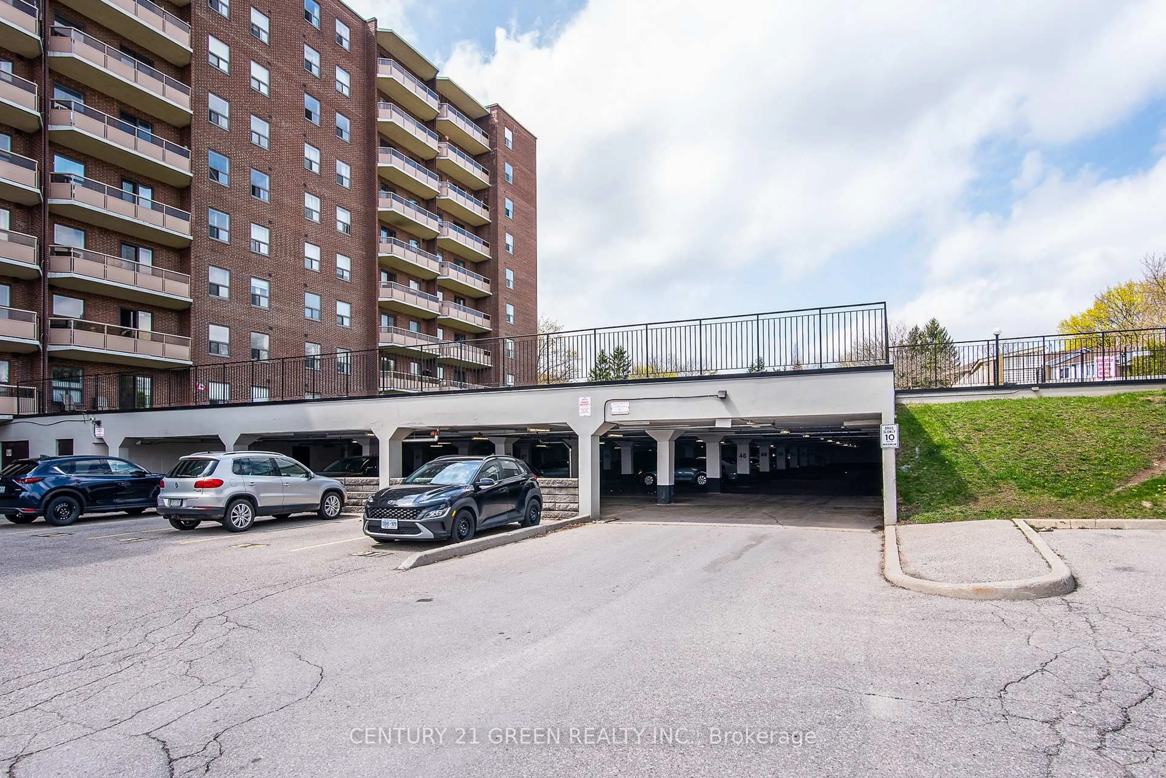 Unknown for 1100 Courtland Ave #702, Kitchener Ontario N2C 2H9