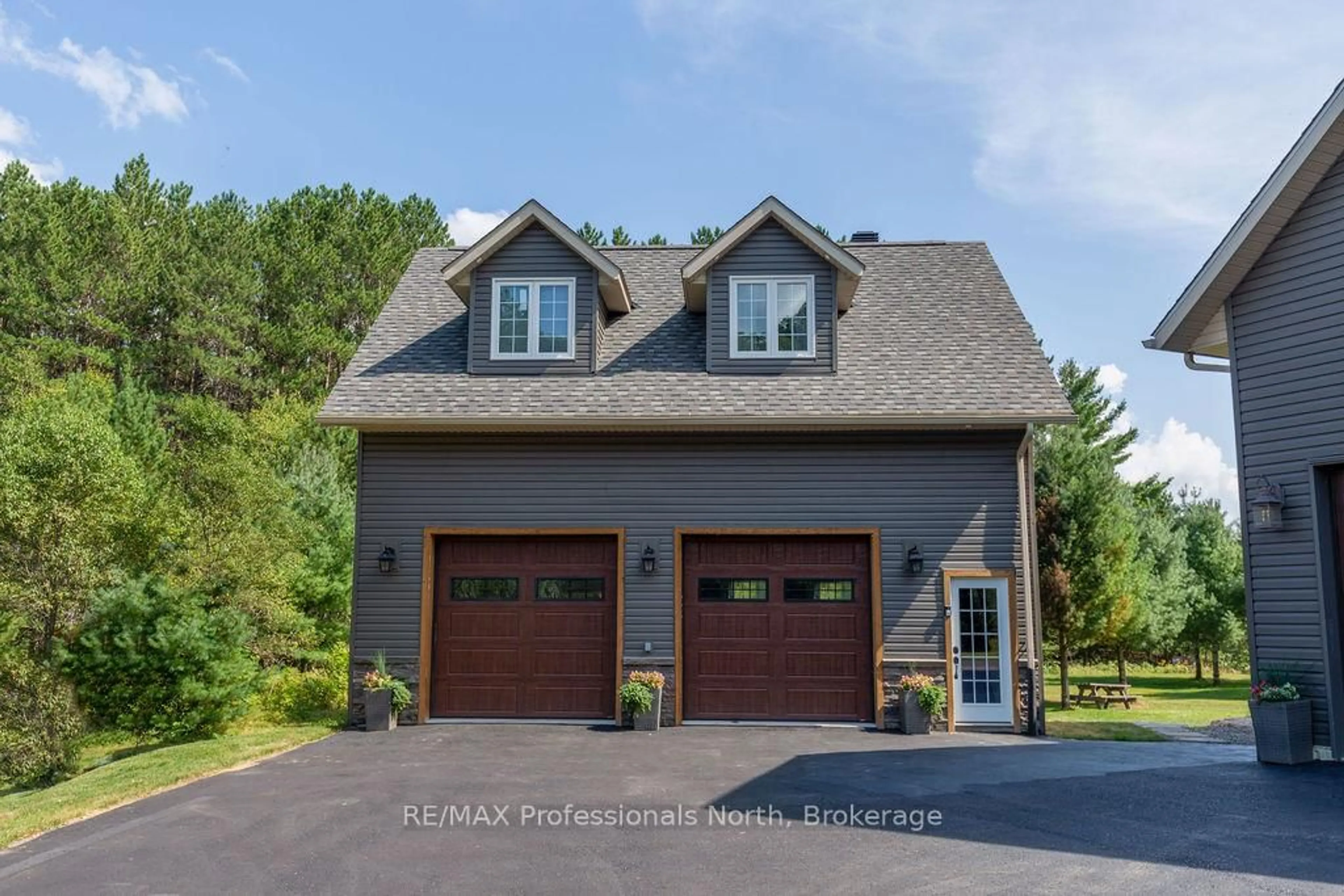 Indoor garage for 427 Skyhills Rd, Huntsville Ontario P1H 2N5