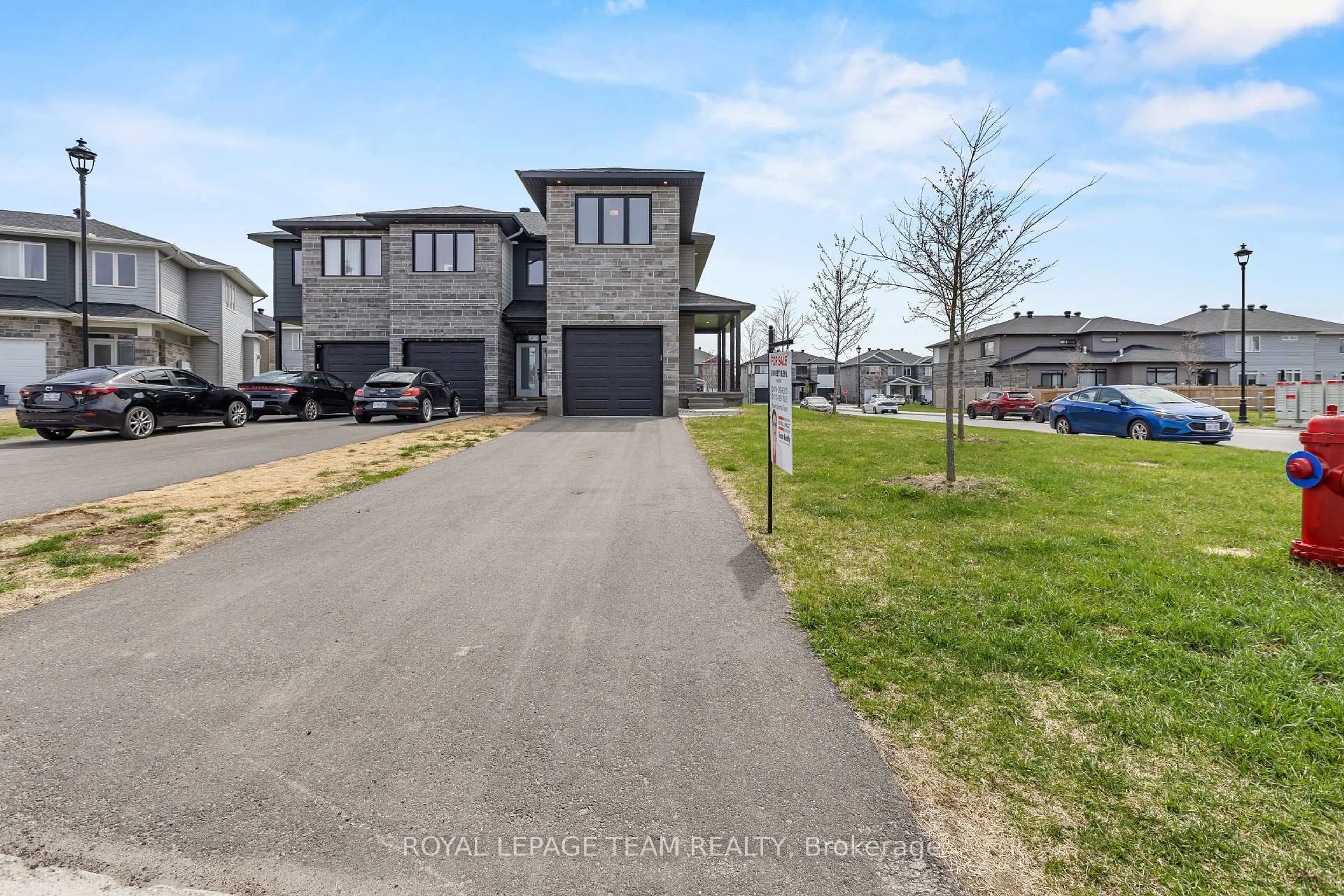A pic from outside/outdoor area/front of a property/back of a property/a pic from drone, street for 3 Morrall Crt, Arnprior Ontario K7S 0J4