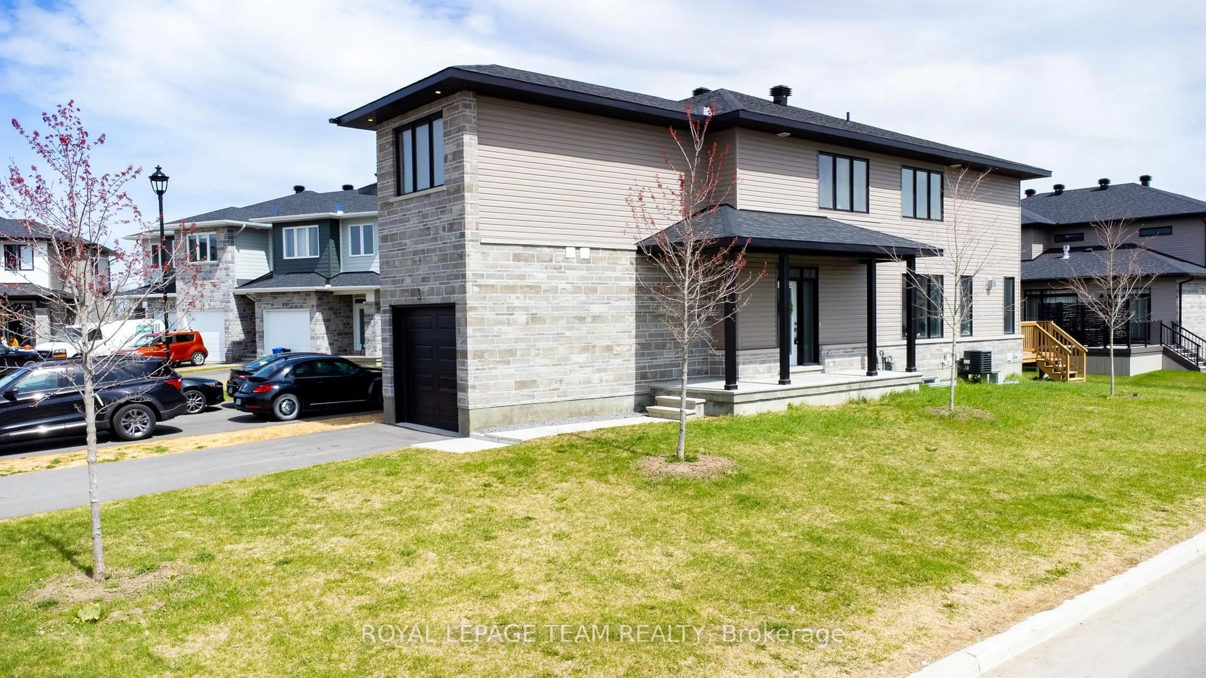 Home with brick exterior material, street for 3 Morrall Crt, Arnprior Ontario K7S 0J4