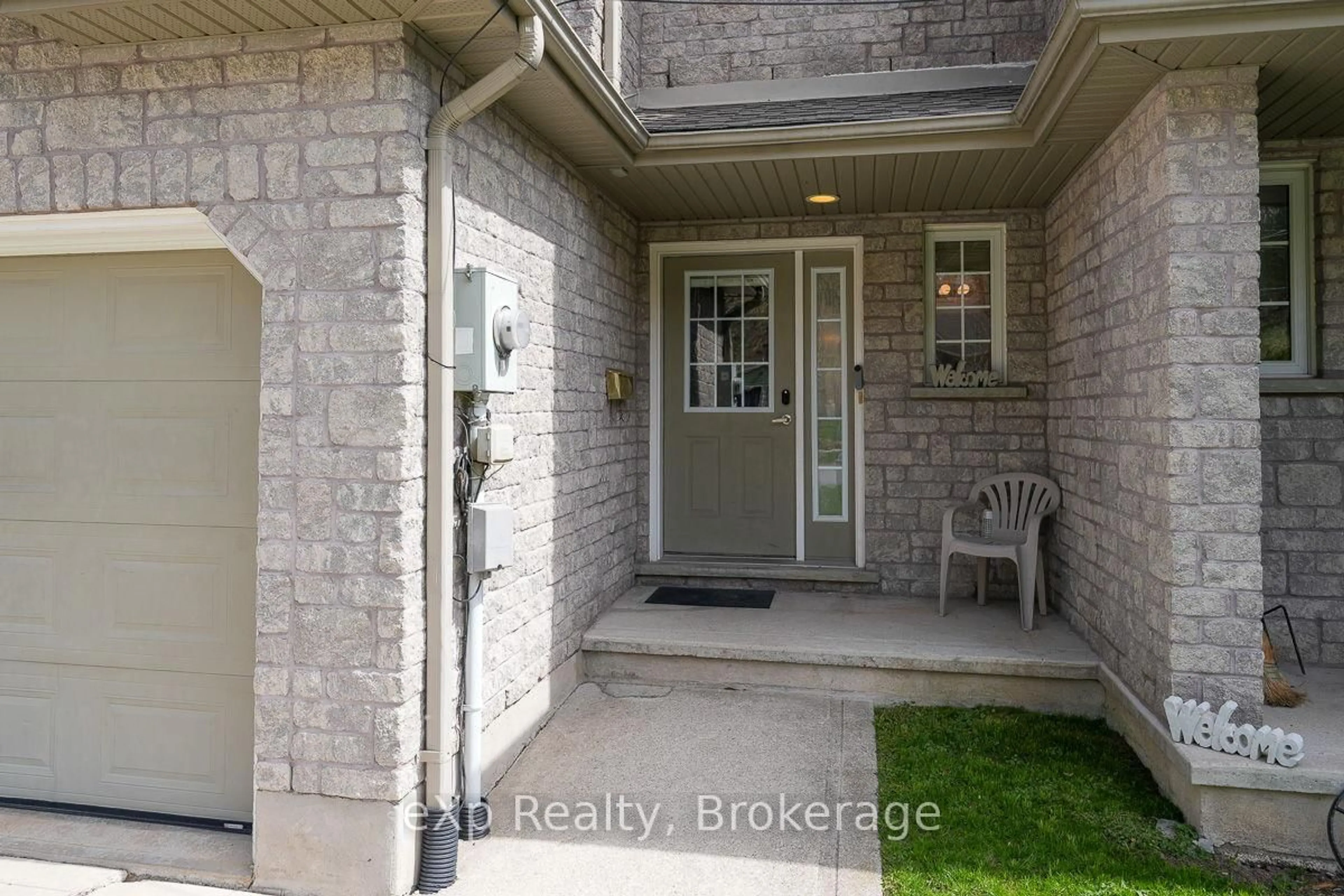 Indoor entryway for 1329 6th Ave, Owen Sound Ontario N4K 5H6