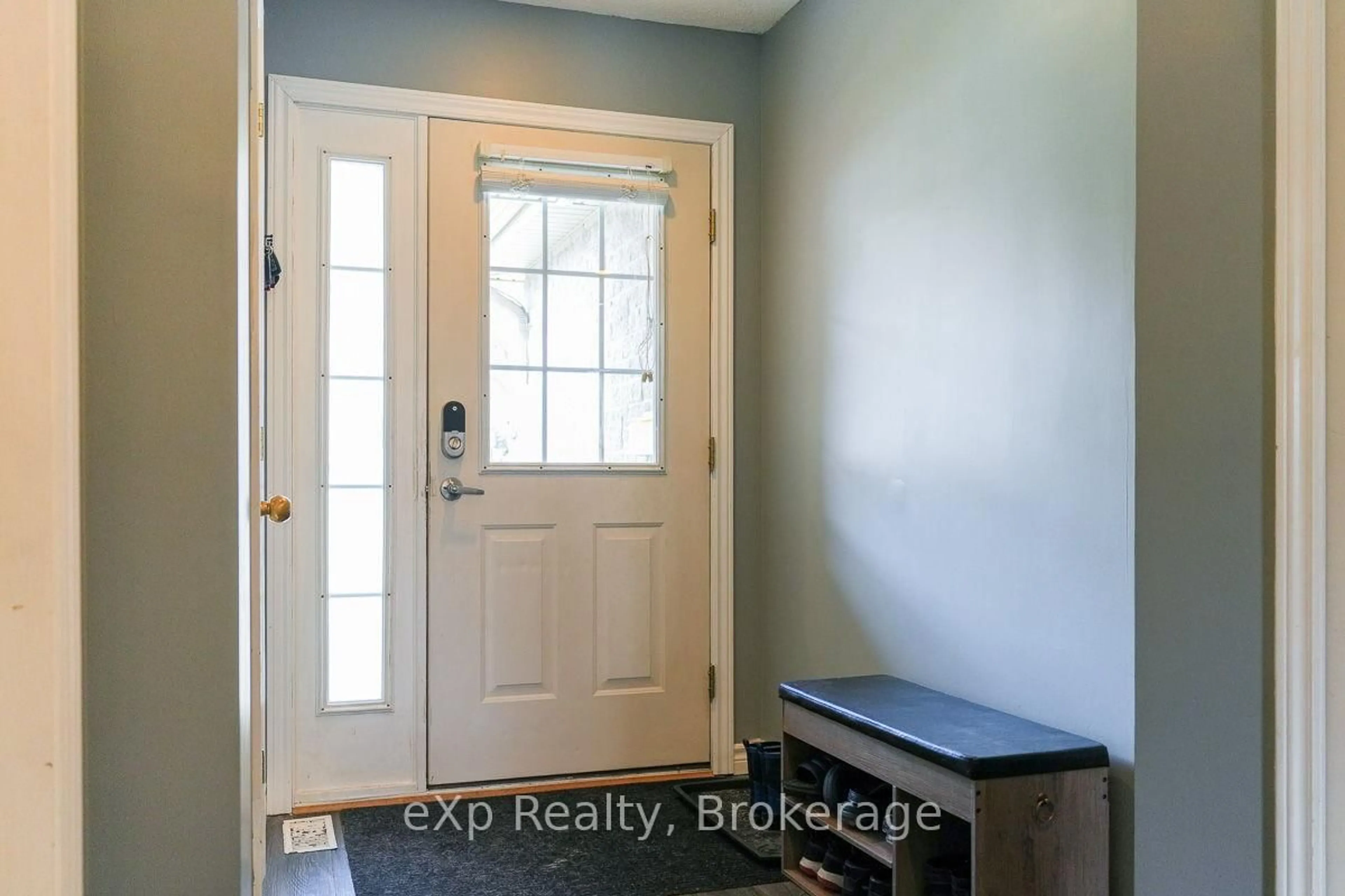 Indoor entryway for 1329 6th Ave, Owen Sound Ontario N4K 5H6