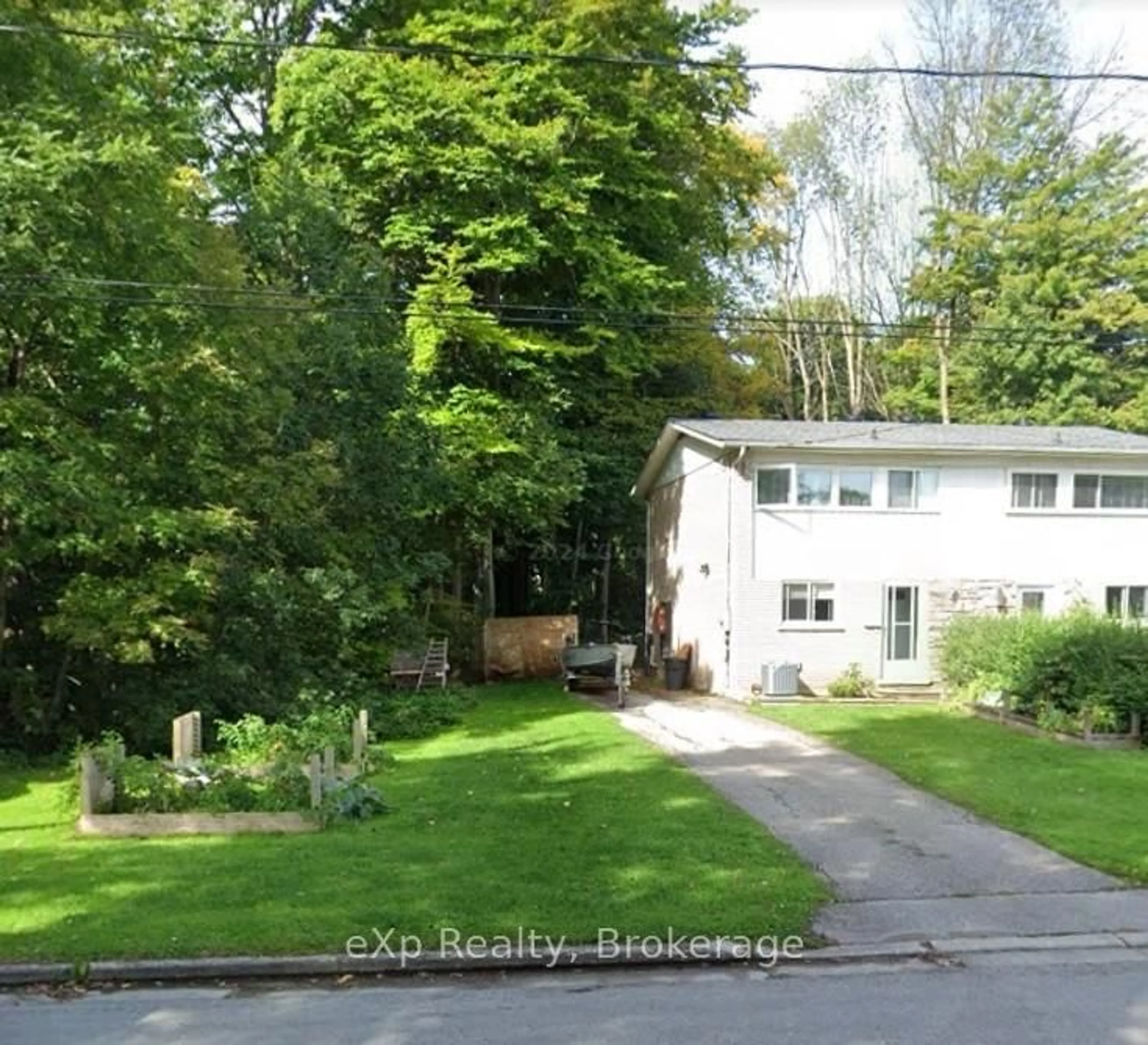 A pic from outside/outdoor area/front of a property/back of a property/a pic from drone, street for 420 6th Ave, Owen Sound Ontario N4K 2T8