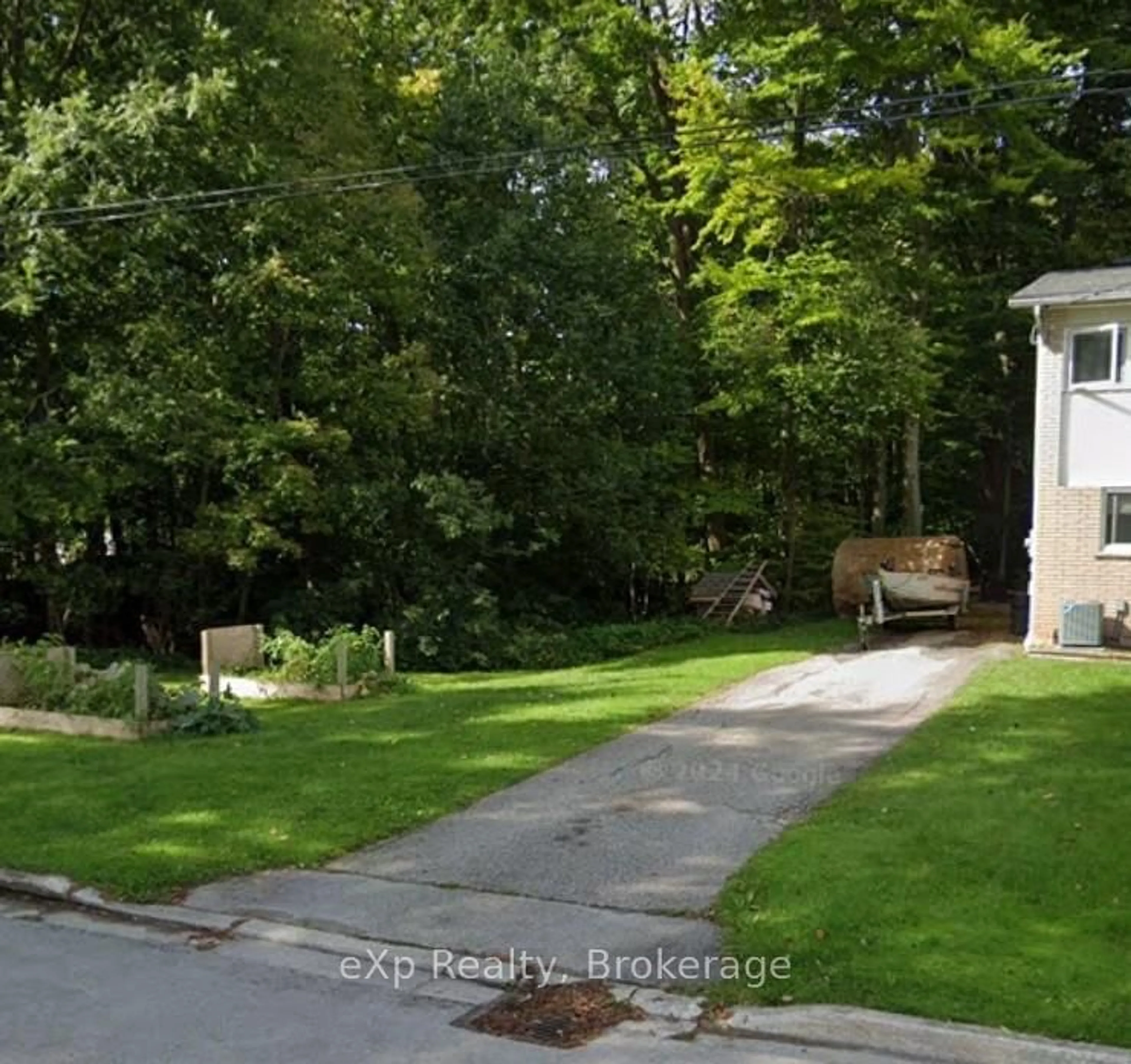 A pic from outside/outdoor area/front of a property/back of a property/a pic from drone, street for 420 6th Ave, Owen Sound Ontario N4K 2T8