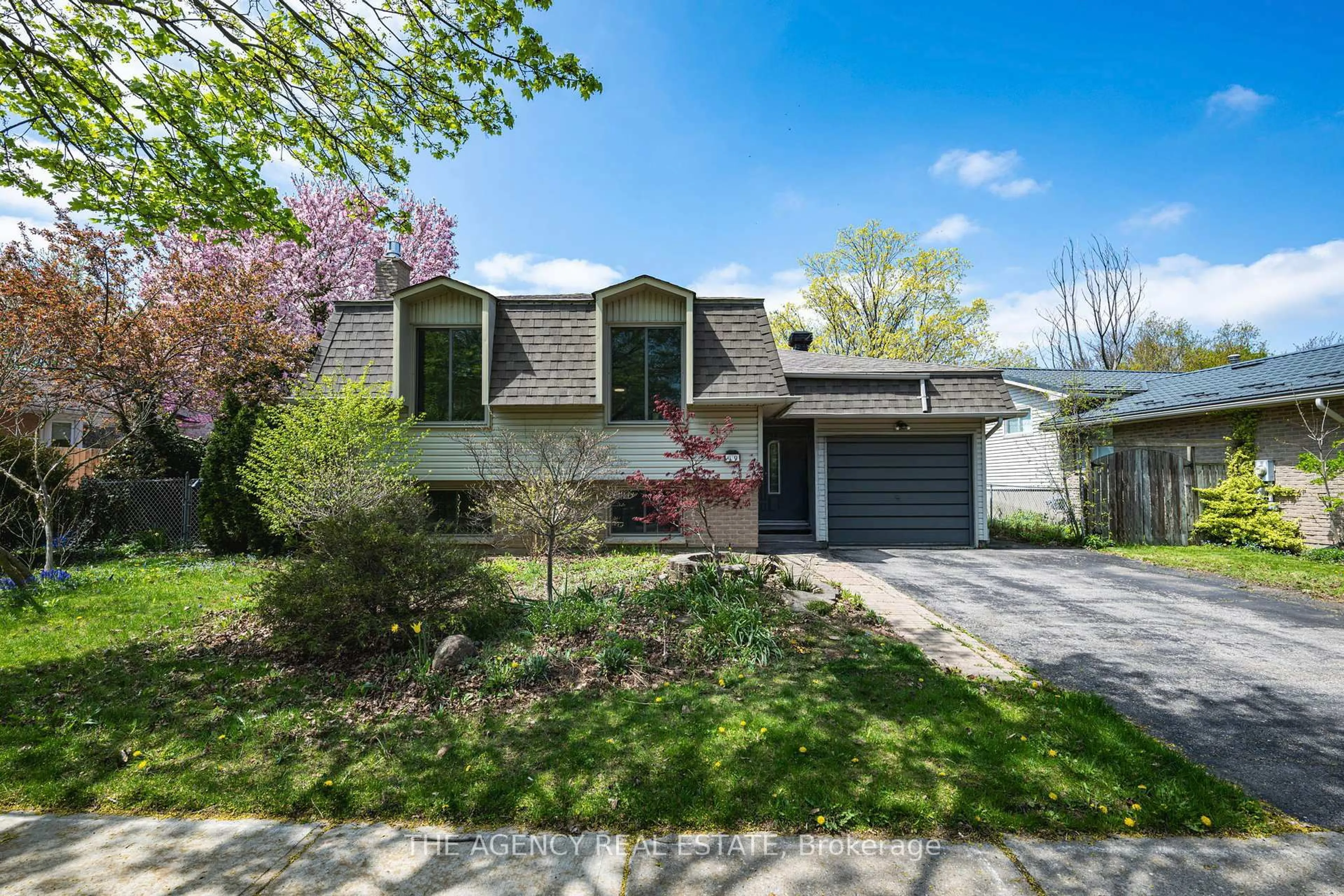 Home with vinyl exterior material, street for 60 Brunswick Ave, London North Ontario N6G 3K8