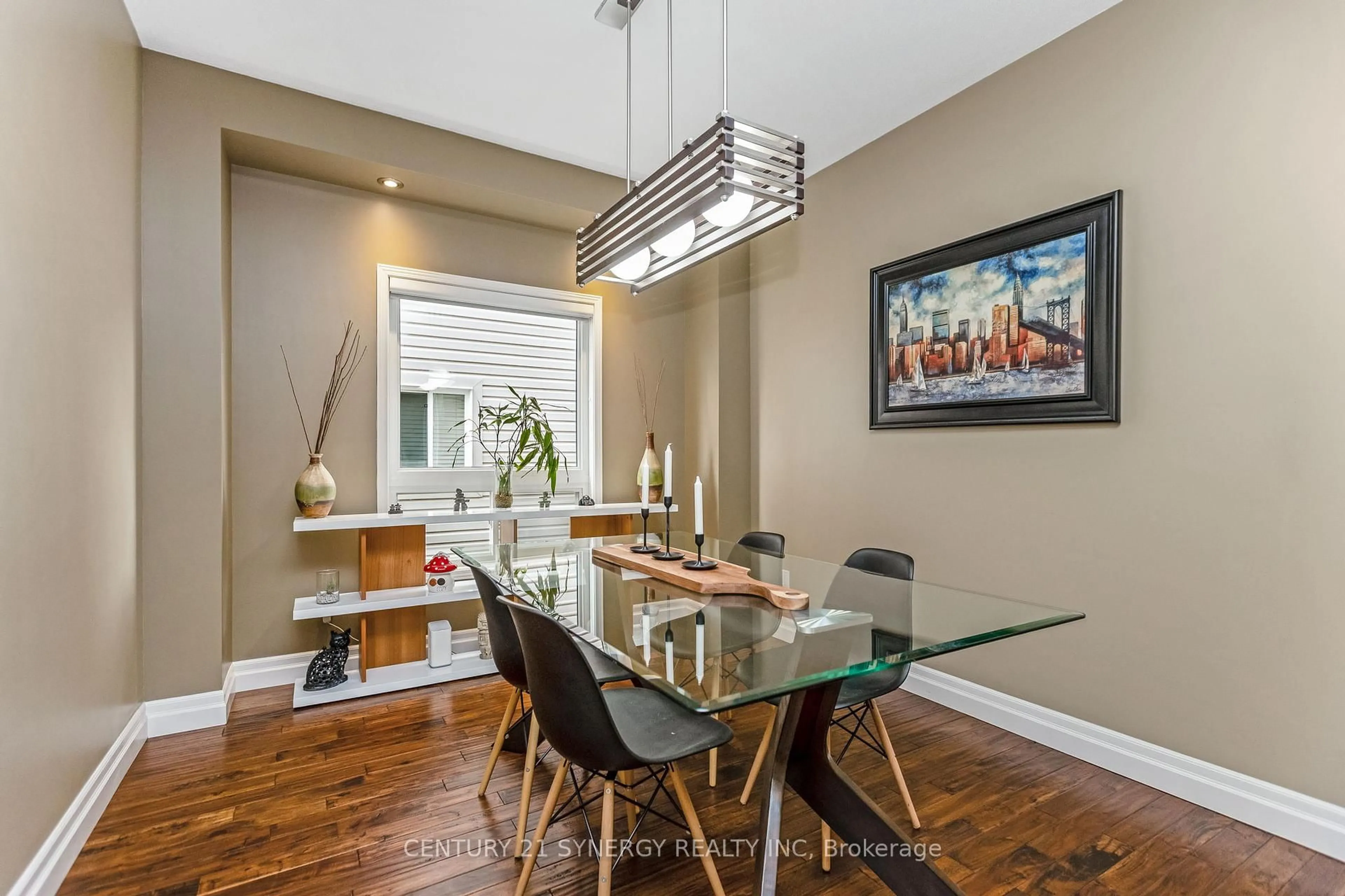Dining room, wood/laminate floor for 317 Jasper Cres, Clarence-Rockland Ontario K4K 0C9
