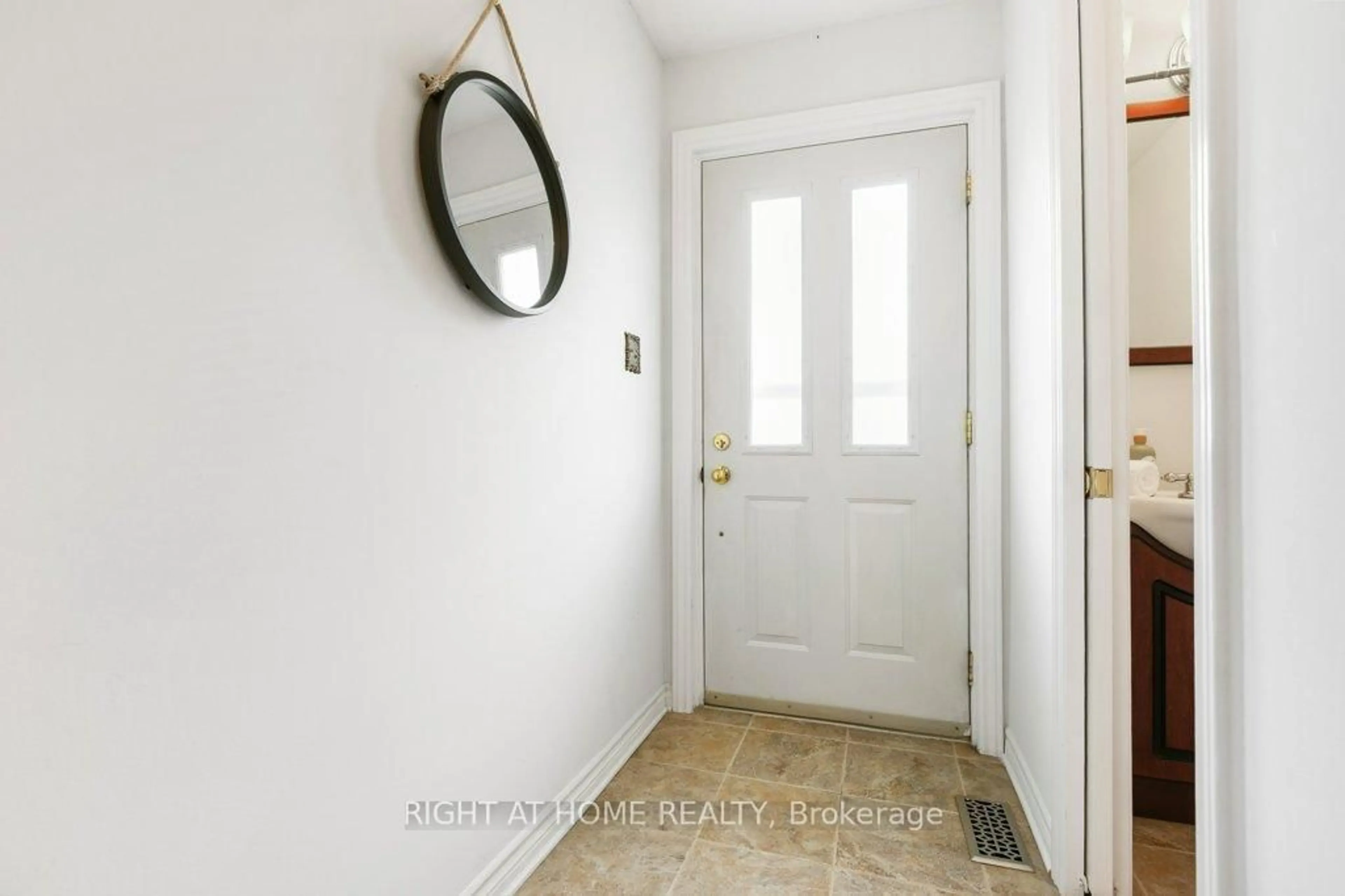 Indoor entryway for 13 Amherst Cres, Nepean Ontario K2J 1S7