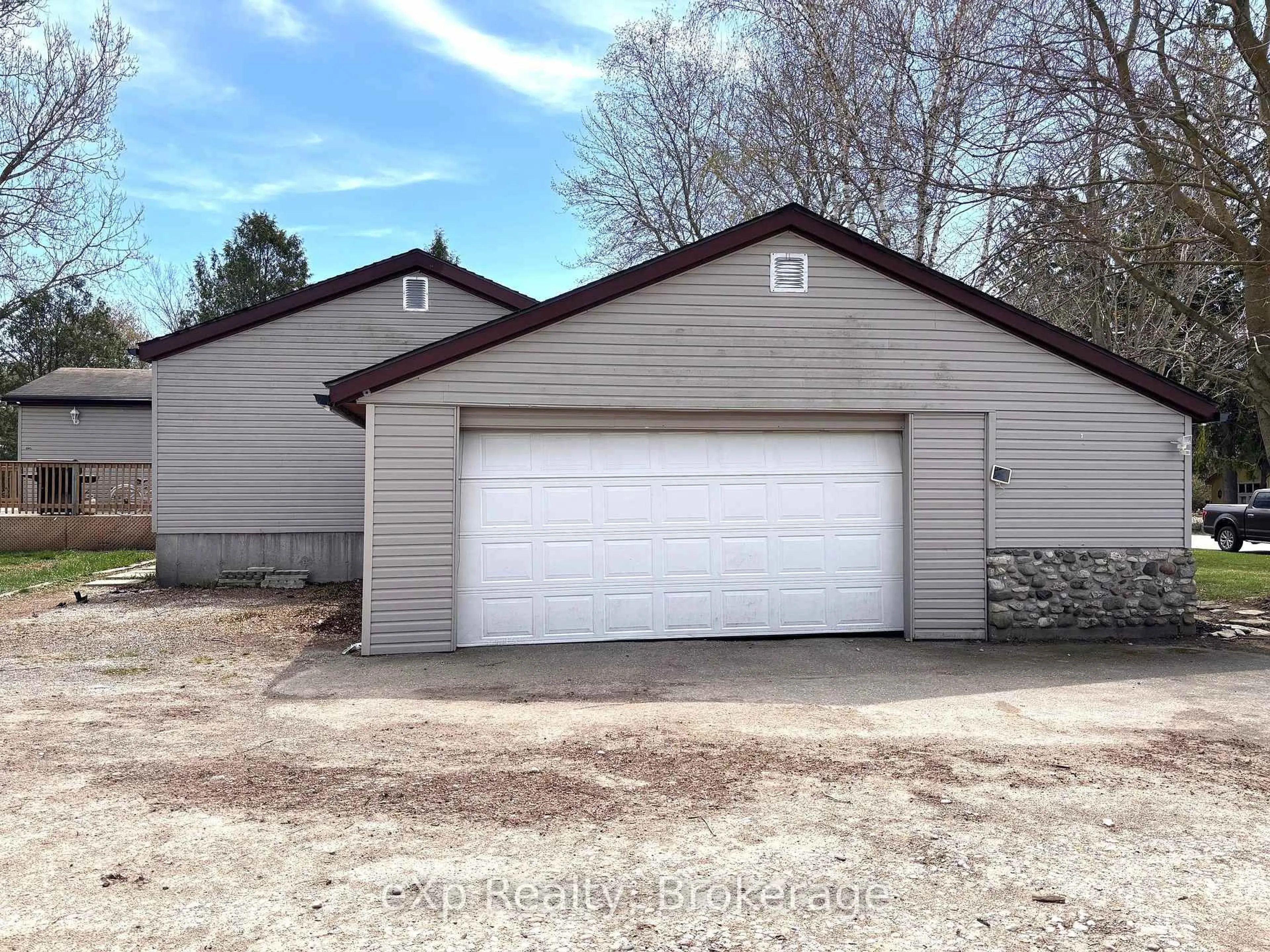 Indoor garage for 572 Louisa St, West Grey Ontario N0G 1C0