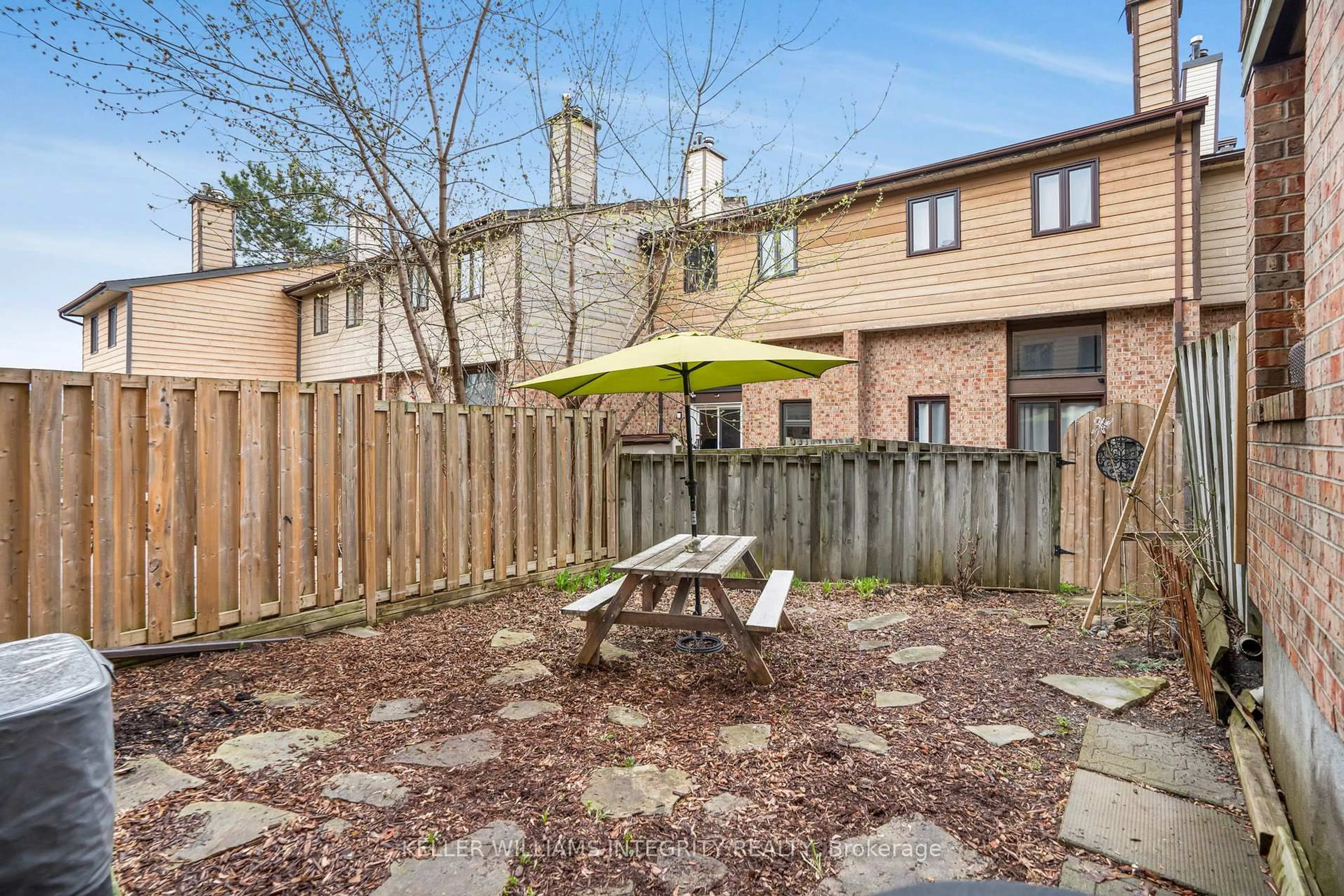 Patio, street for 1471 Bryson Lane, Ottawa Ontario K1T 2T7
