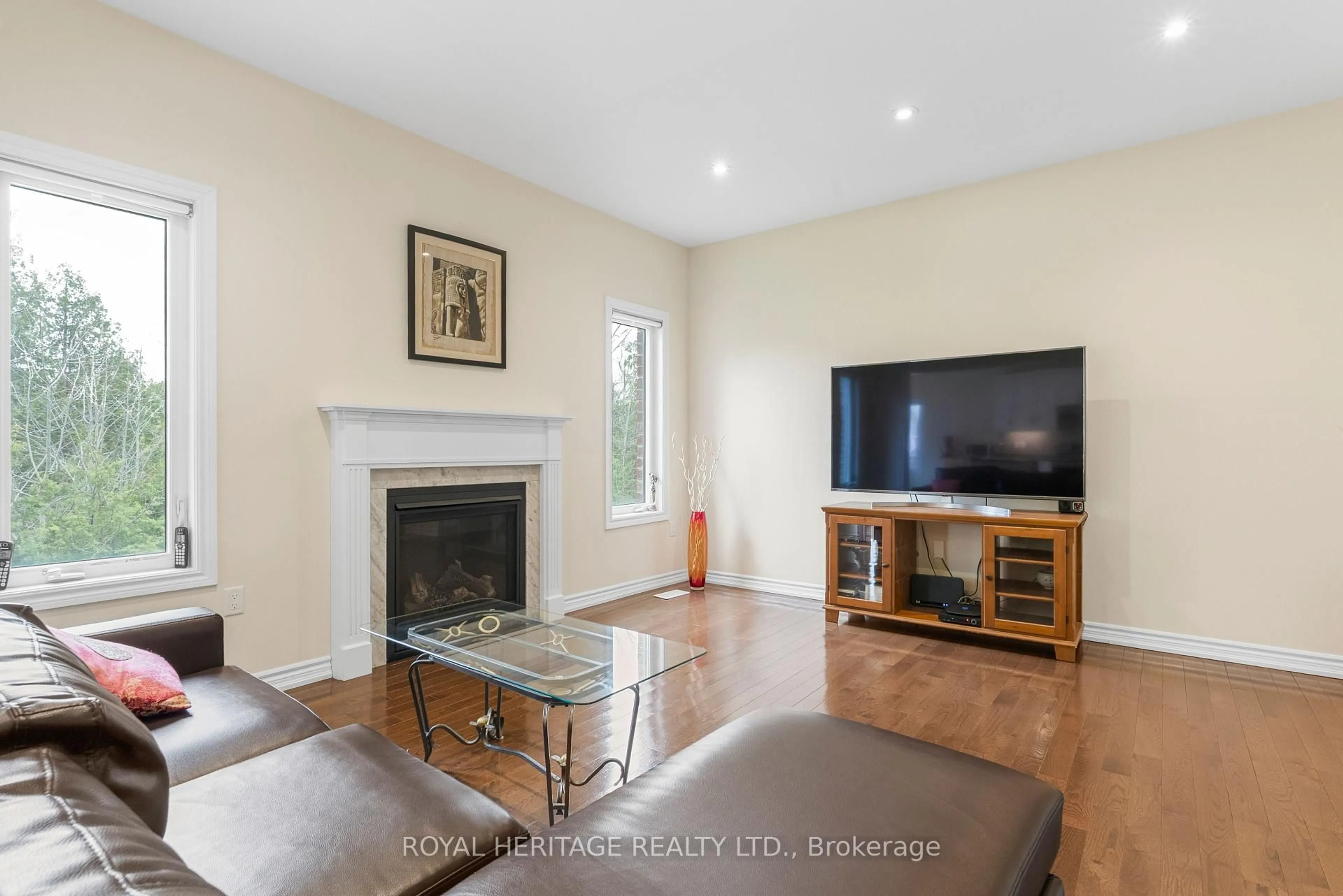 Home theater for 141 Springdale Dr, Kawartha Lakes Ontario K9V 0N1