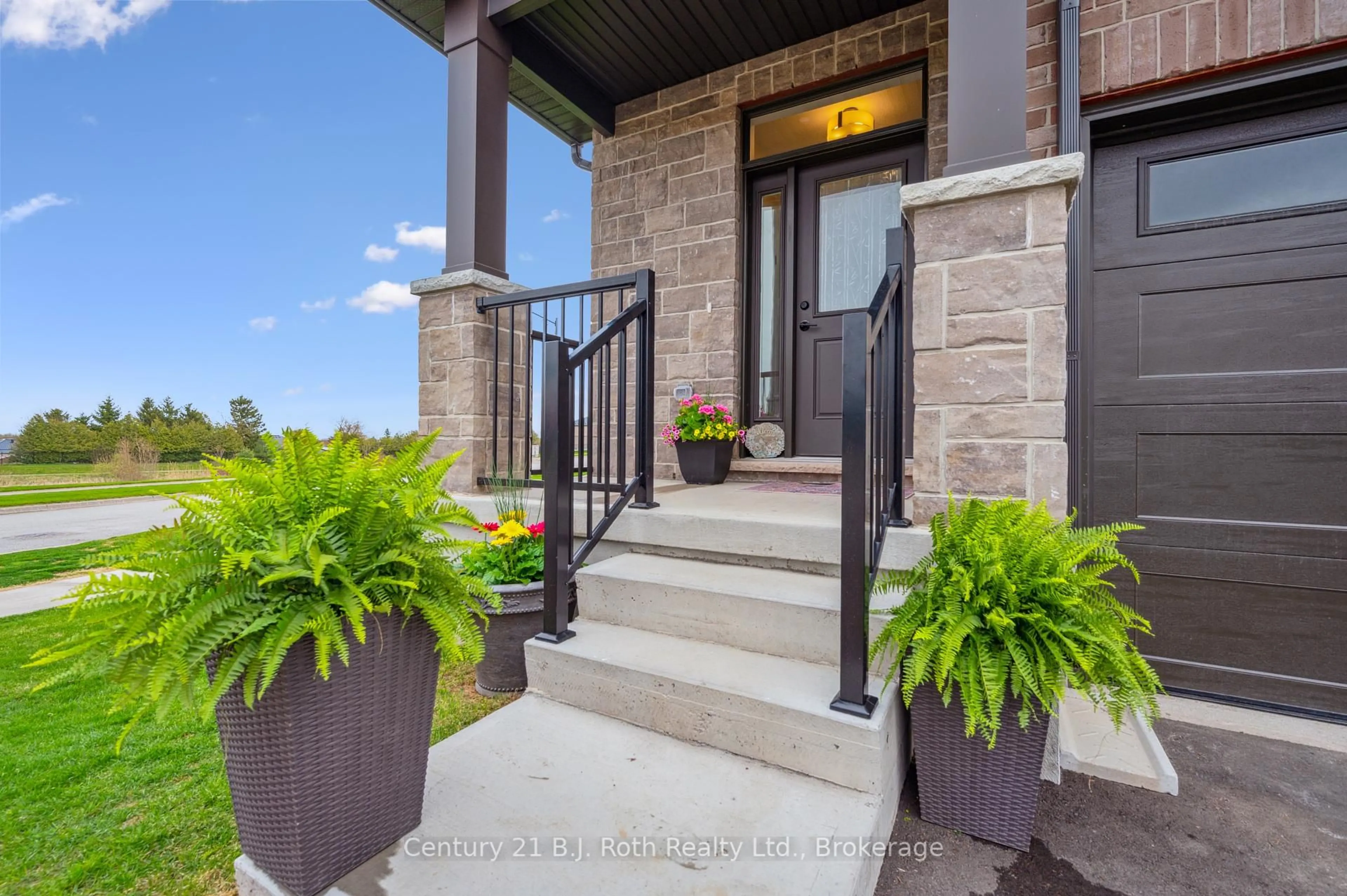 Indoor entryway for 2 Hamilton Lane, East Luther Grand Valley Ontario L9W 7R9