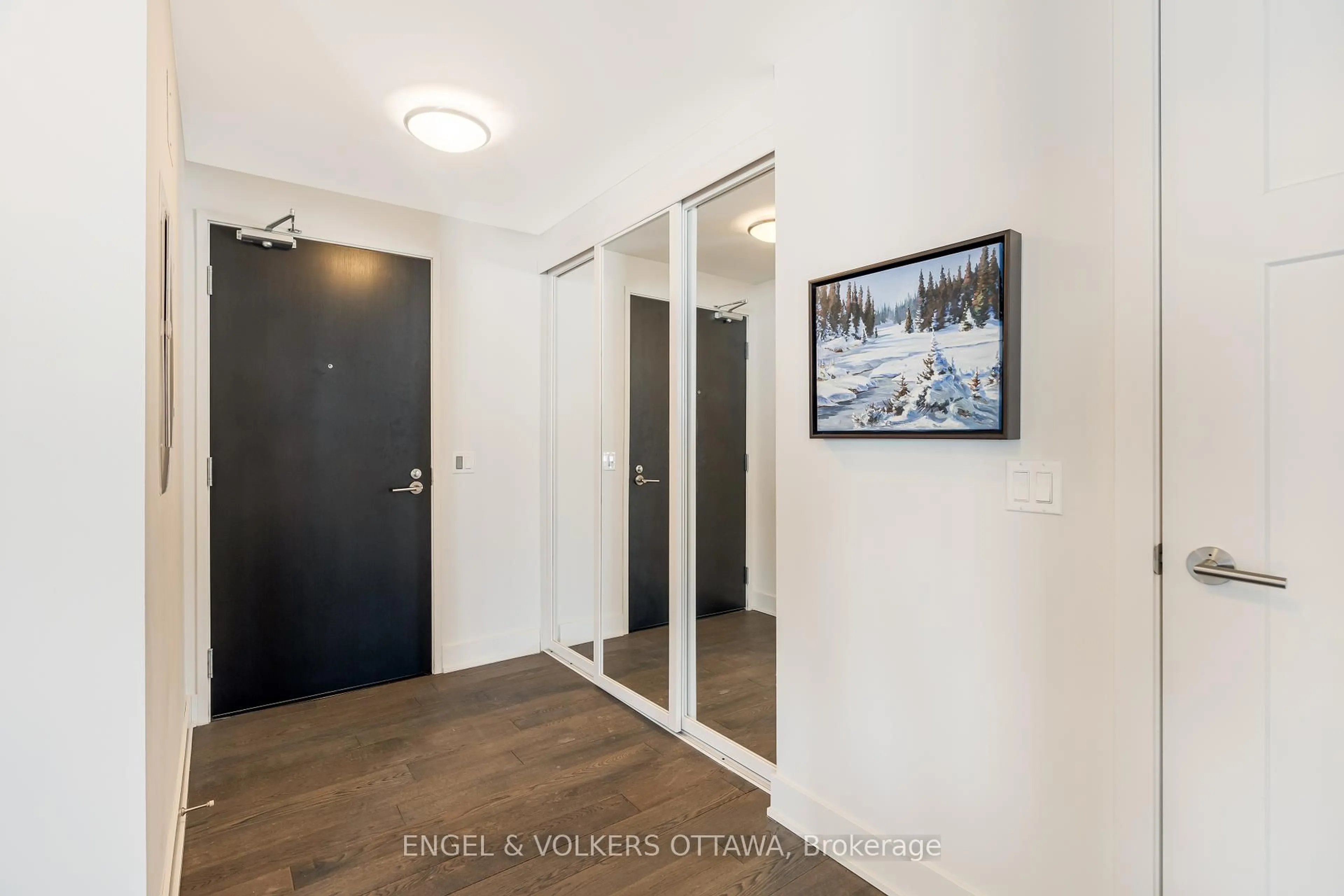 Indoor entryway for 485 Richmond Rd #2502, Ottawa Ontario K2A 3W9