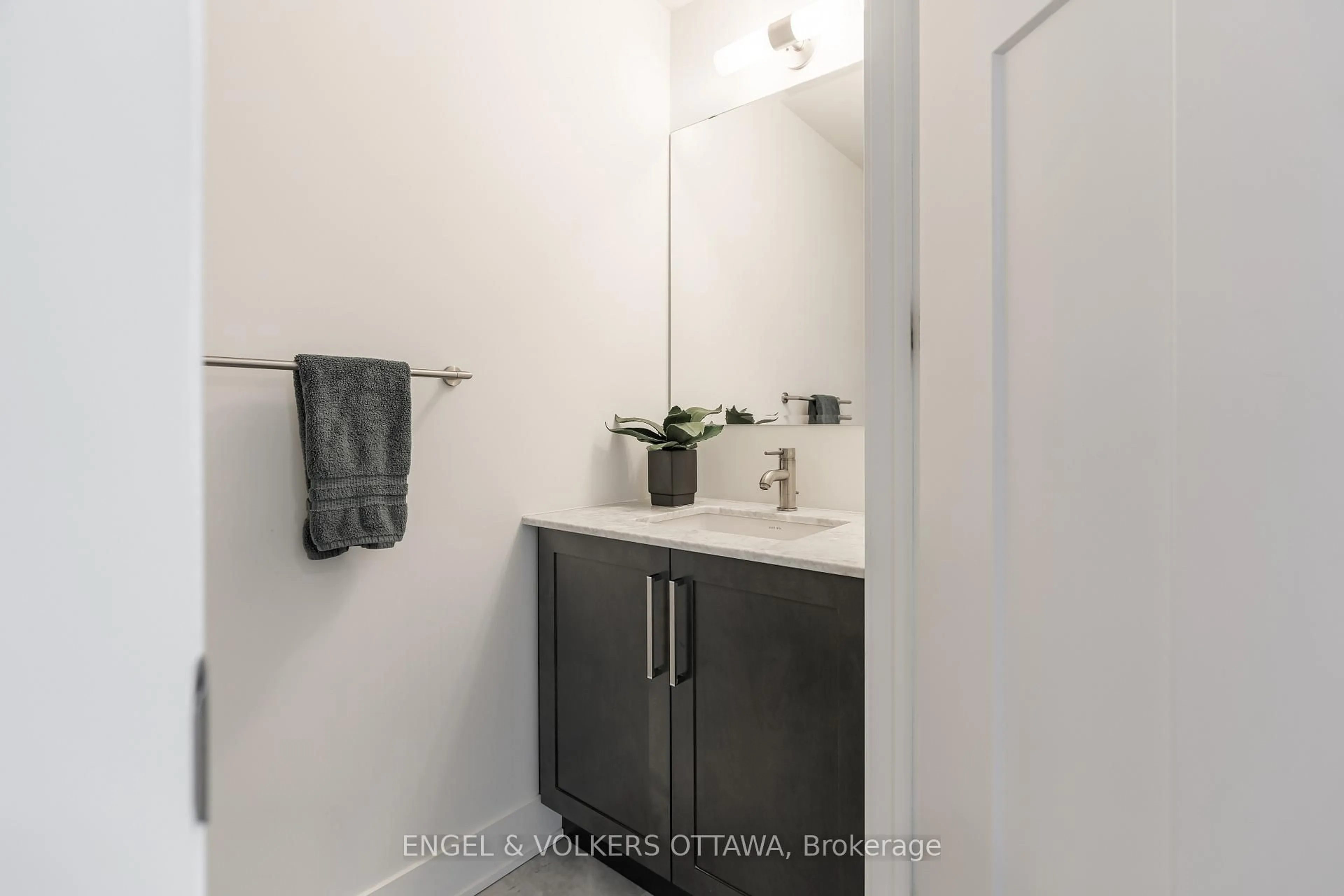 Standard bathroom, unknown for 485 Richmond Rd #2502, Ottawa Ontario K2A 3W9