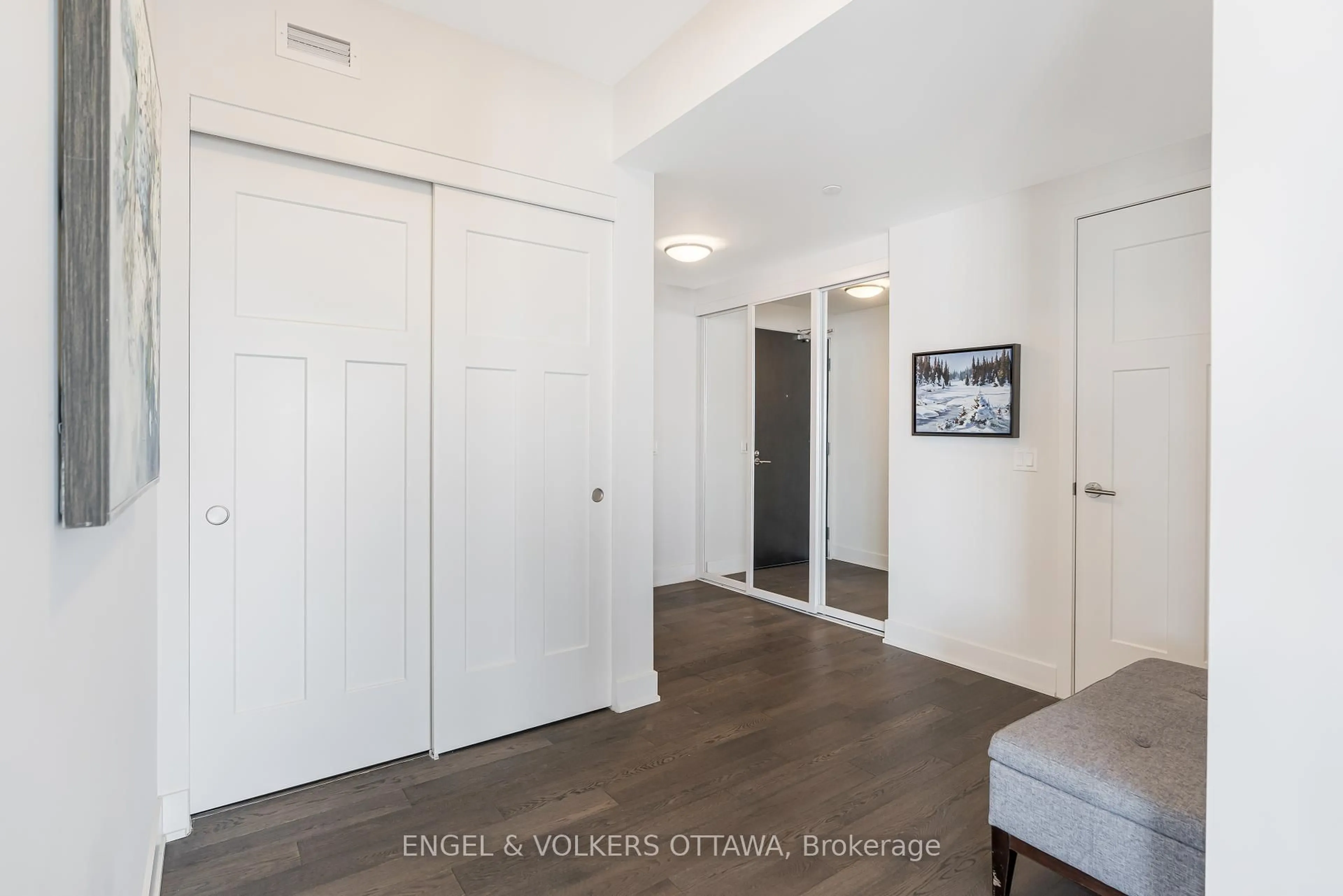 Indoor entryway for 485 Richmond Rd #2502, Ottawa Ontario K2A 3W9