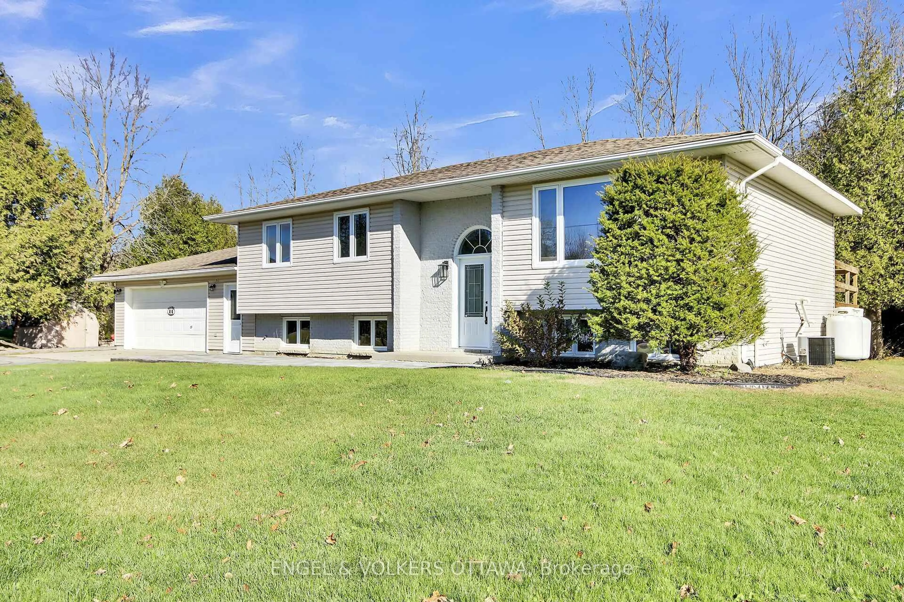 Home with vinyl exterior material, street for 4715 Kelso St, Augusta Ontario K0E 1T0