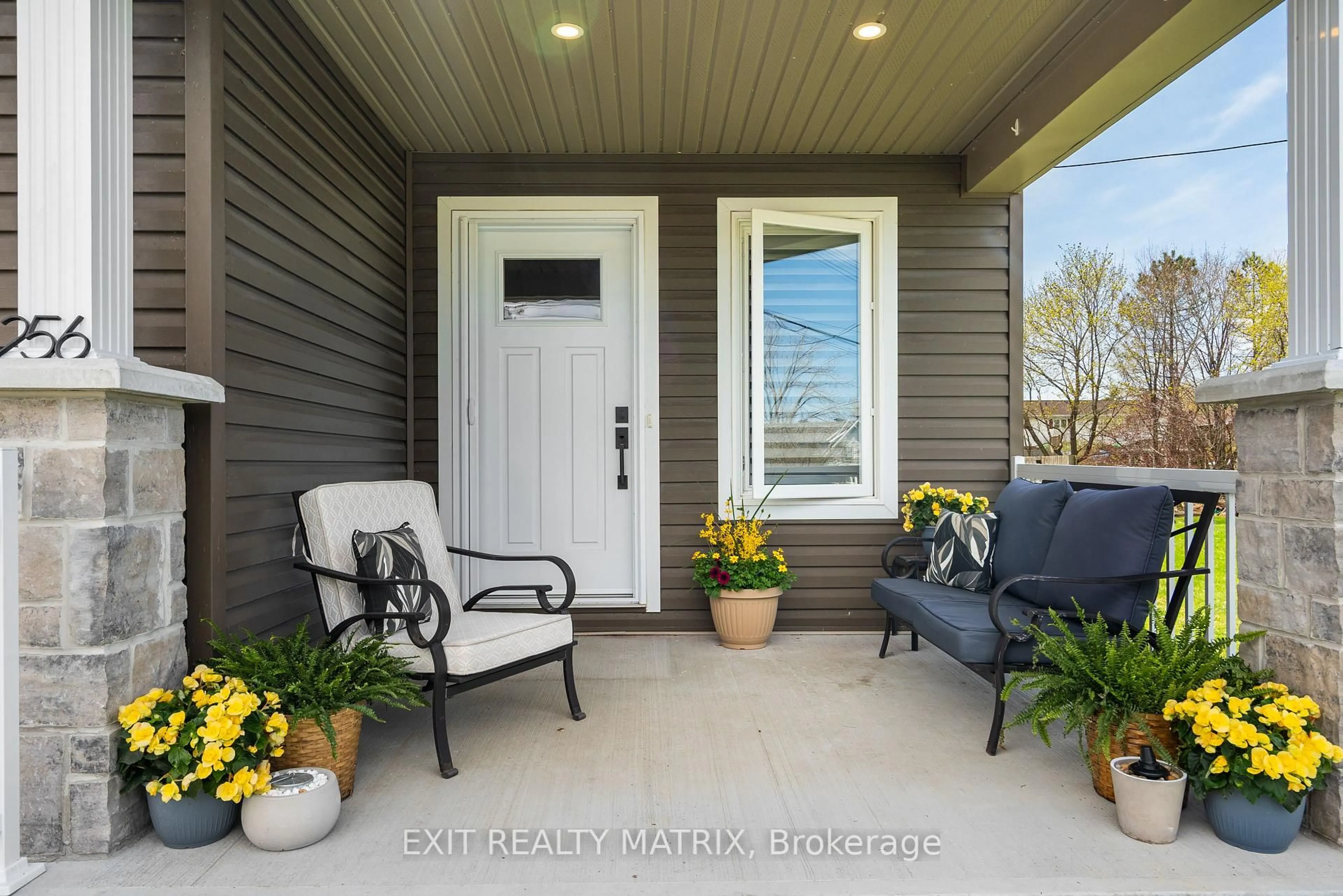 Indoor entryway for 256 Ann St, Almonte Ontario K0A 1A0