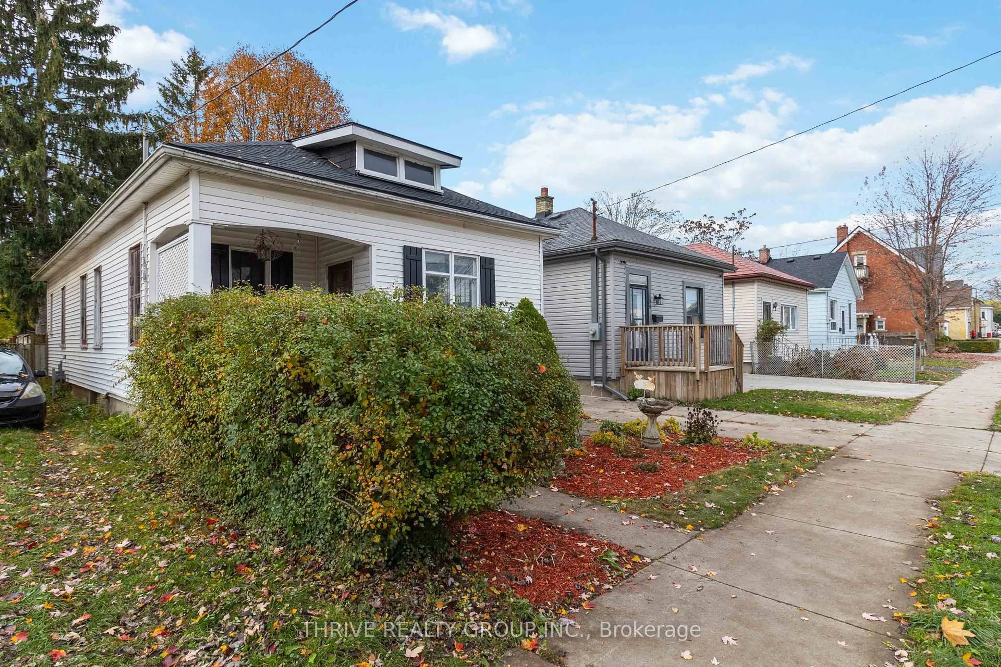 A pic from outside/outdoor area/front of a property/back of a property/a pic from drone, street for 187 William St, London East Ontario N6B 3B6