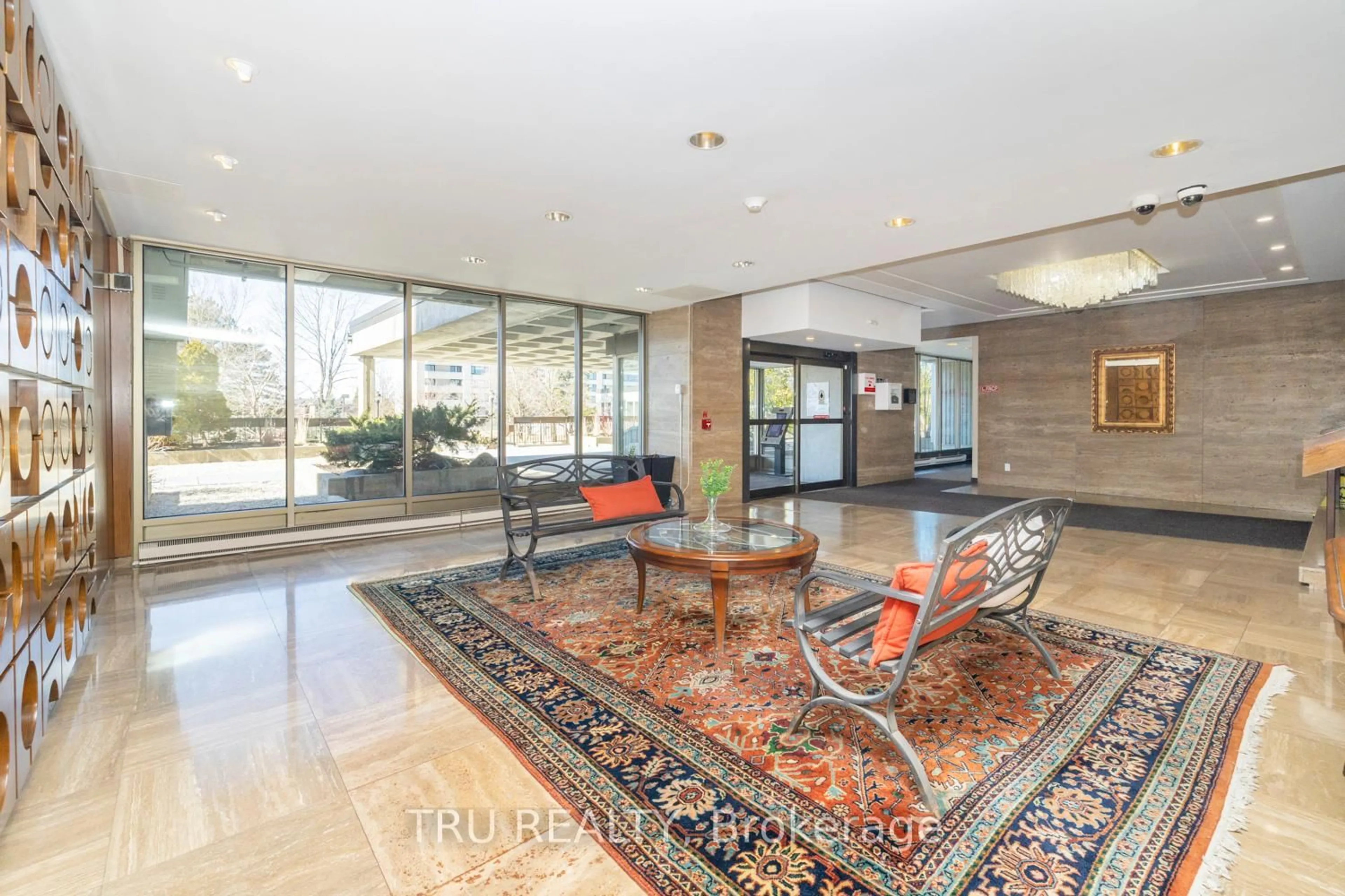 Indoor foyer for 2625 Regina St #510, Ottawa Ontario K2B 5W8