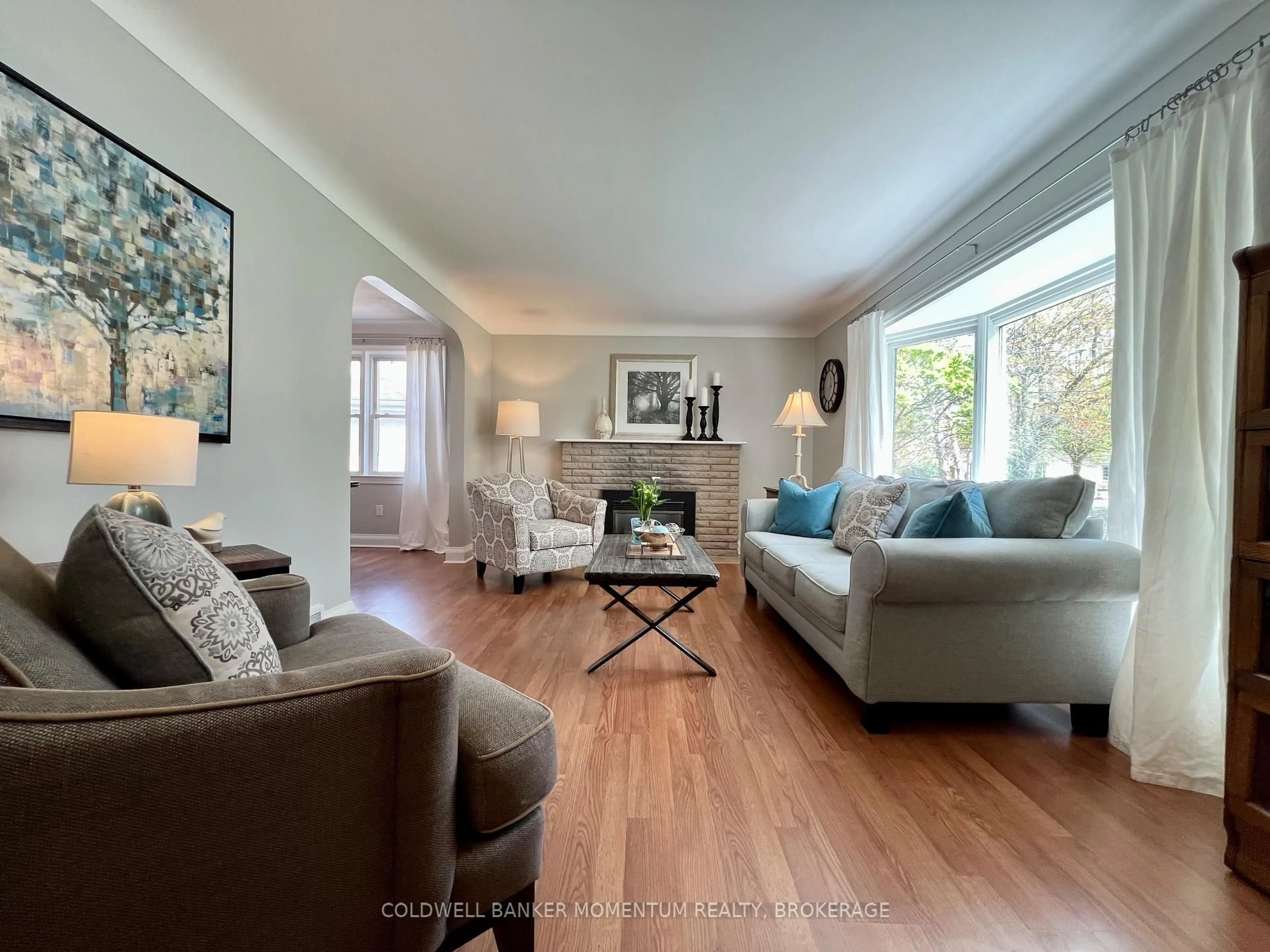 Living room with furniture, unknown for 31 Woodelm Dr, St. Catharines Ontario L2M 4N5