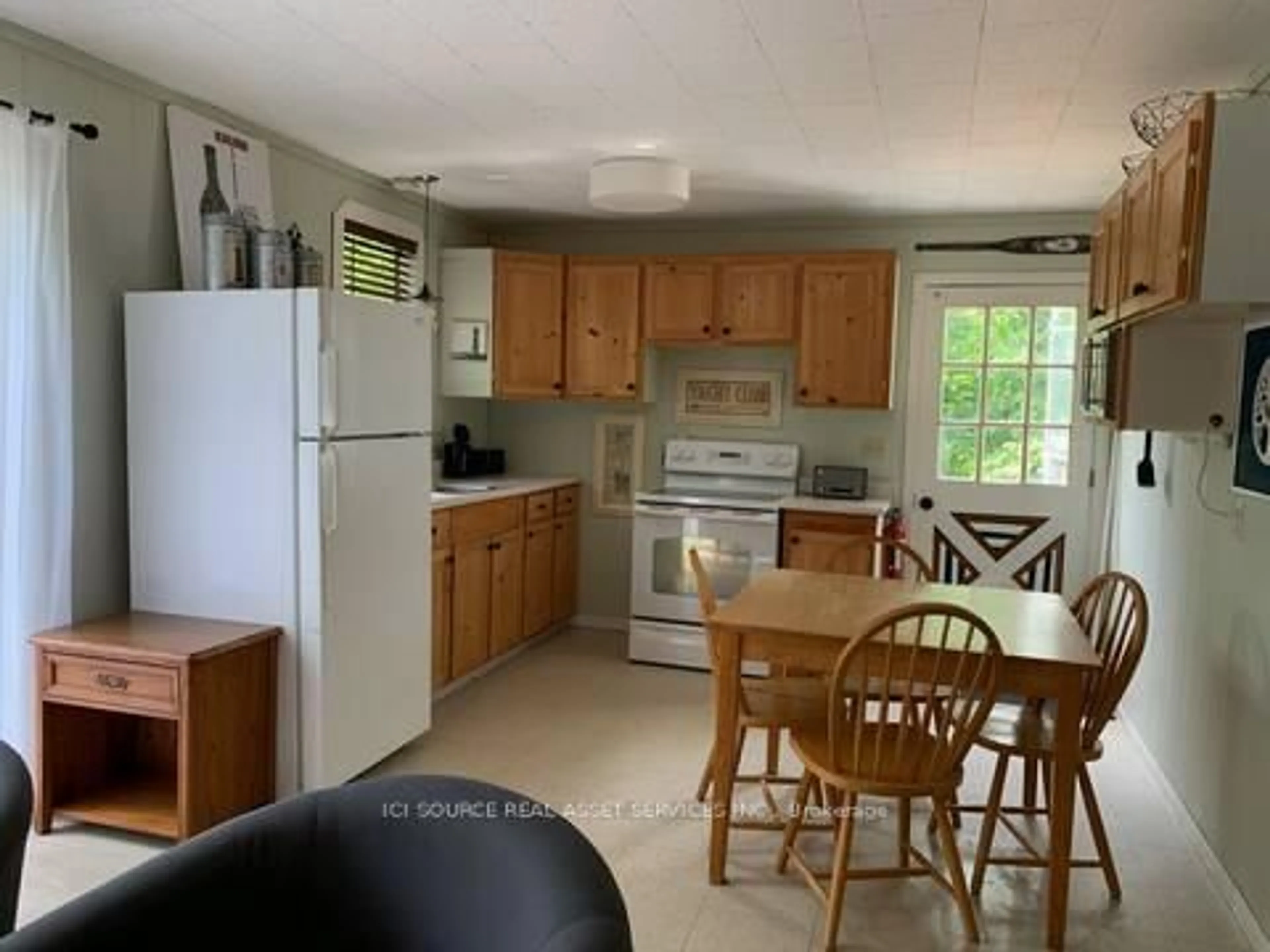 Standard kitchen, unknown for 4071 Hiawatha Lane, Battersea Ontario K0H 1H0