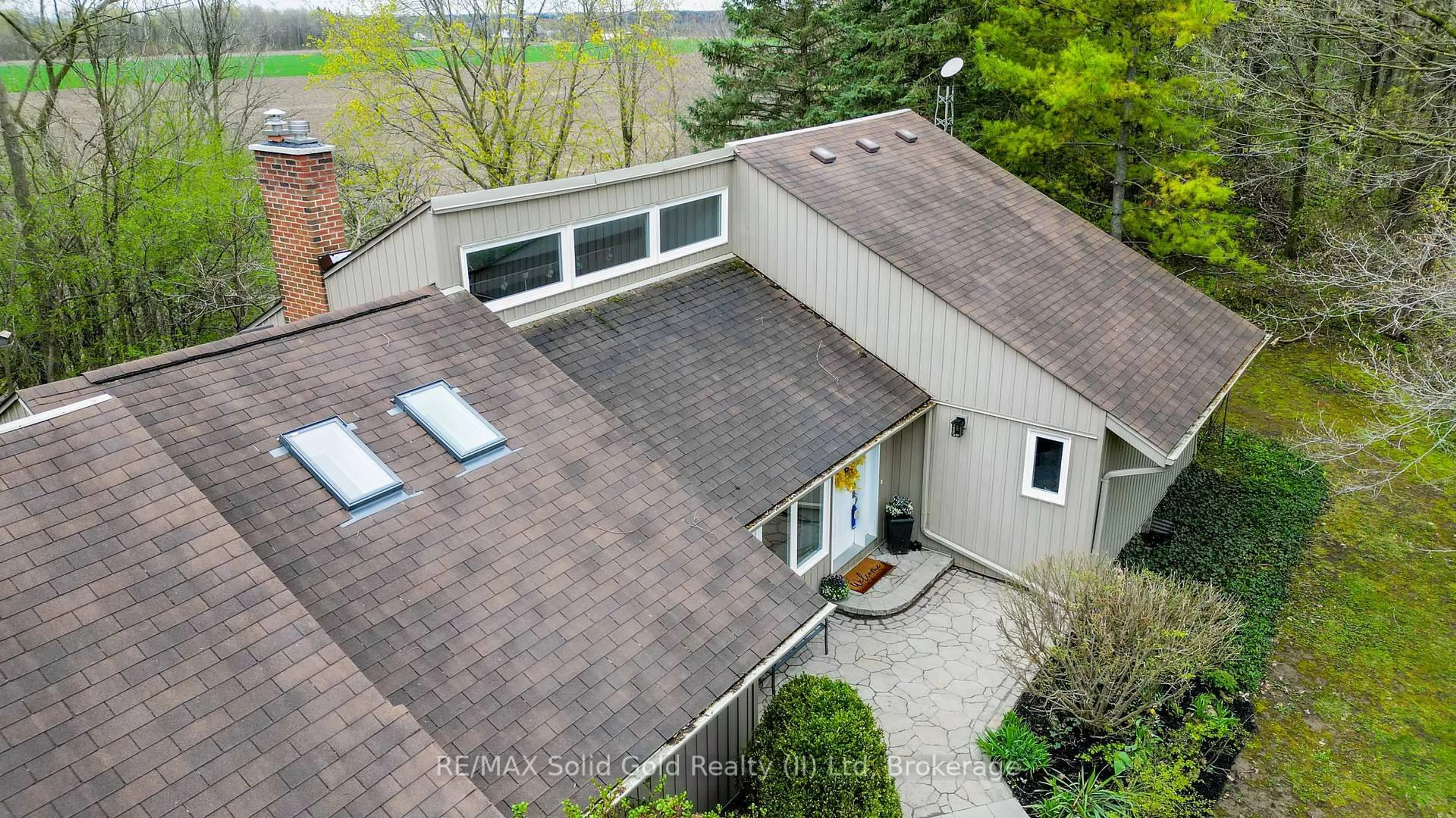A pic from outside/outdoor area/front of a property/back of a property/a pic from drone, unknown for 1020 Rivers Edge Dr, Woolwich Ontario N0B 2V0