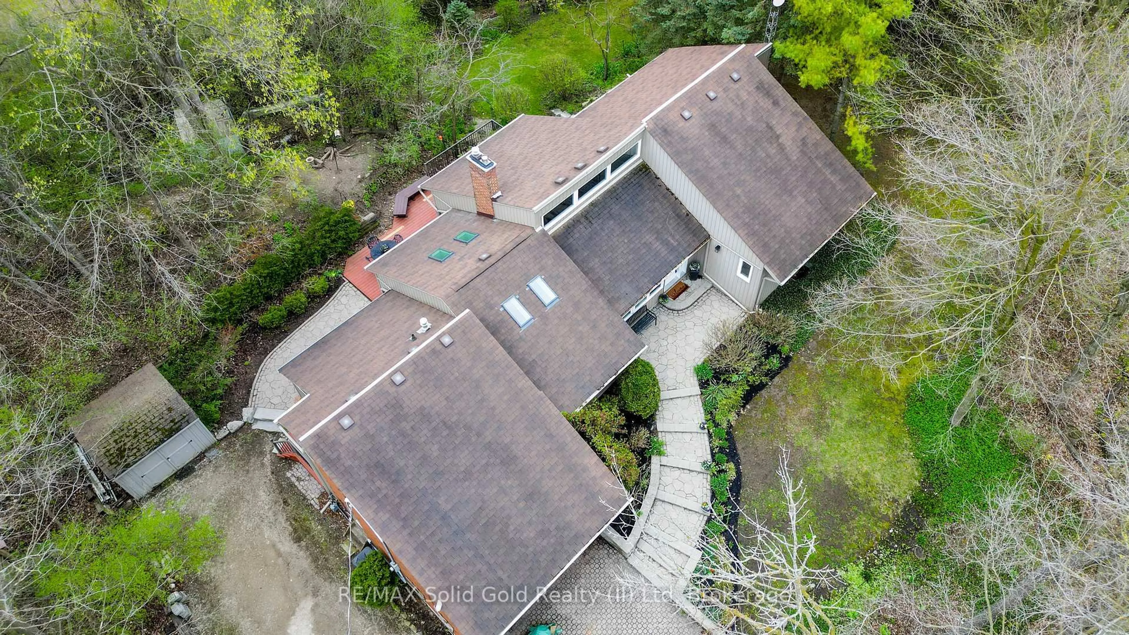 A pic from outside/outdoor area/front of a property/back of a property/a pic from drone, building for 1020 Rivers Edge Dr, Woolwich Ontario N0B 2V0