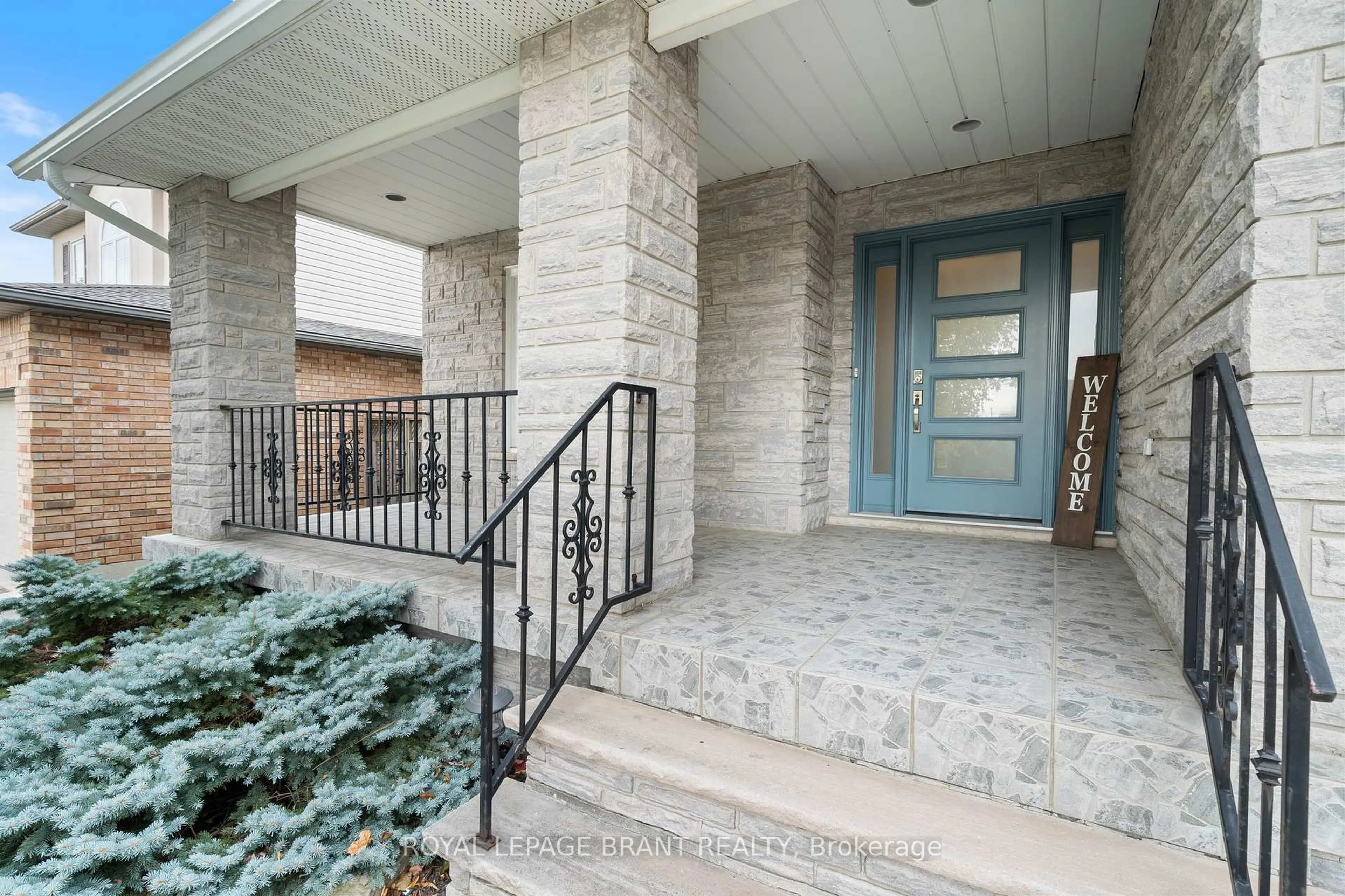 Indoor entryway for 110 Fieldway Dr, Hamilton Ontario L9A 2L6