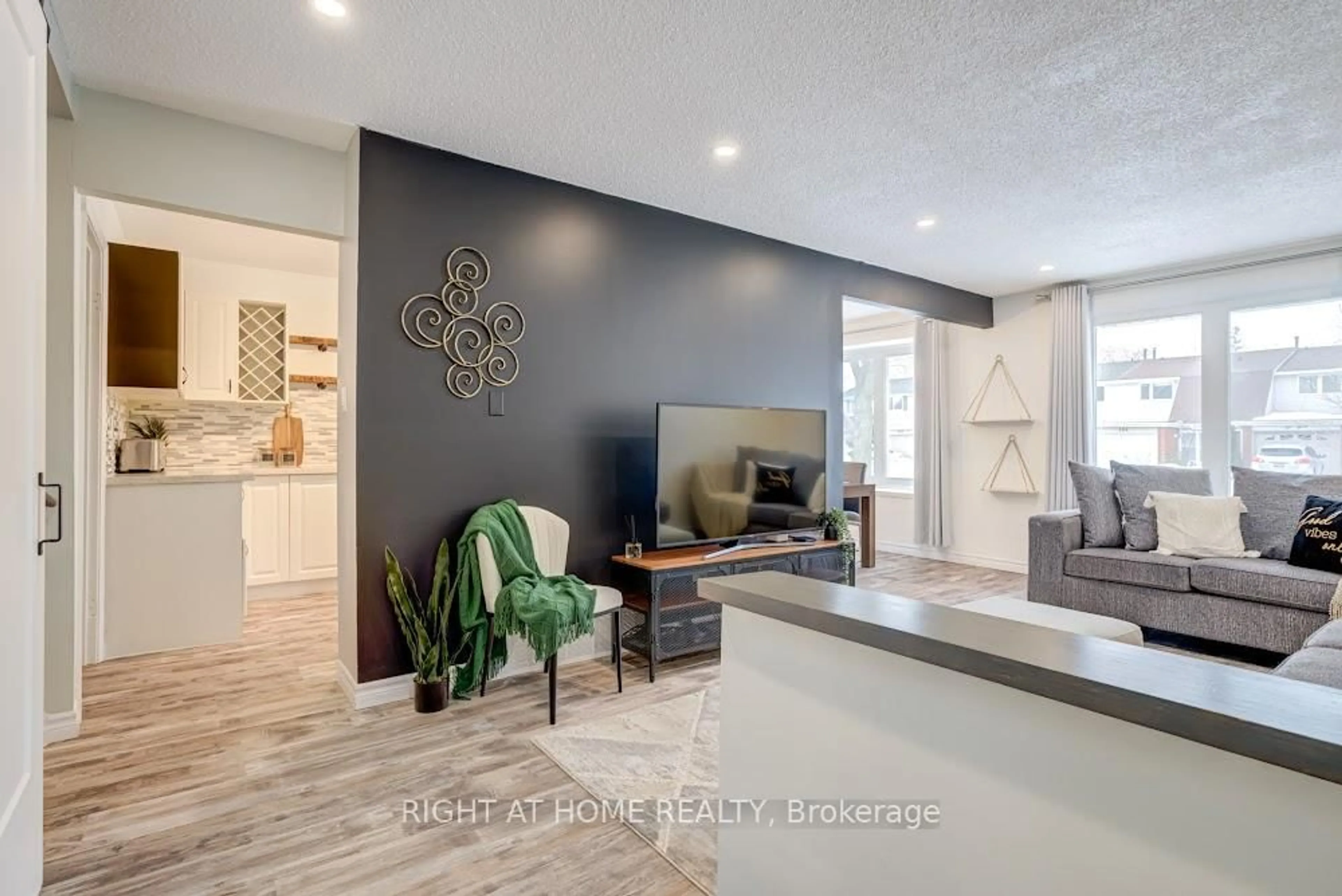 Open concept kitchen, unknown for 141 St. Andrews Dr, Hamilton Ontario L8K 5K1