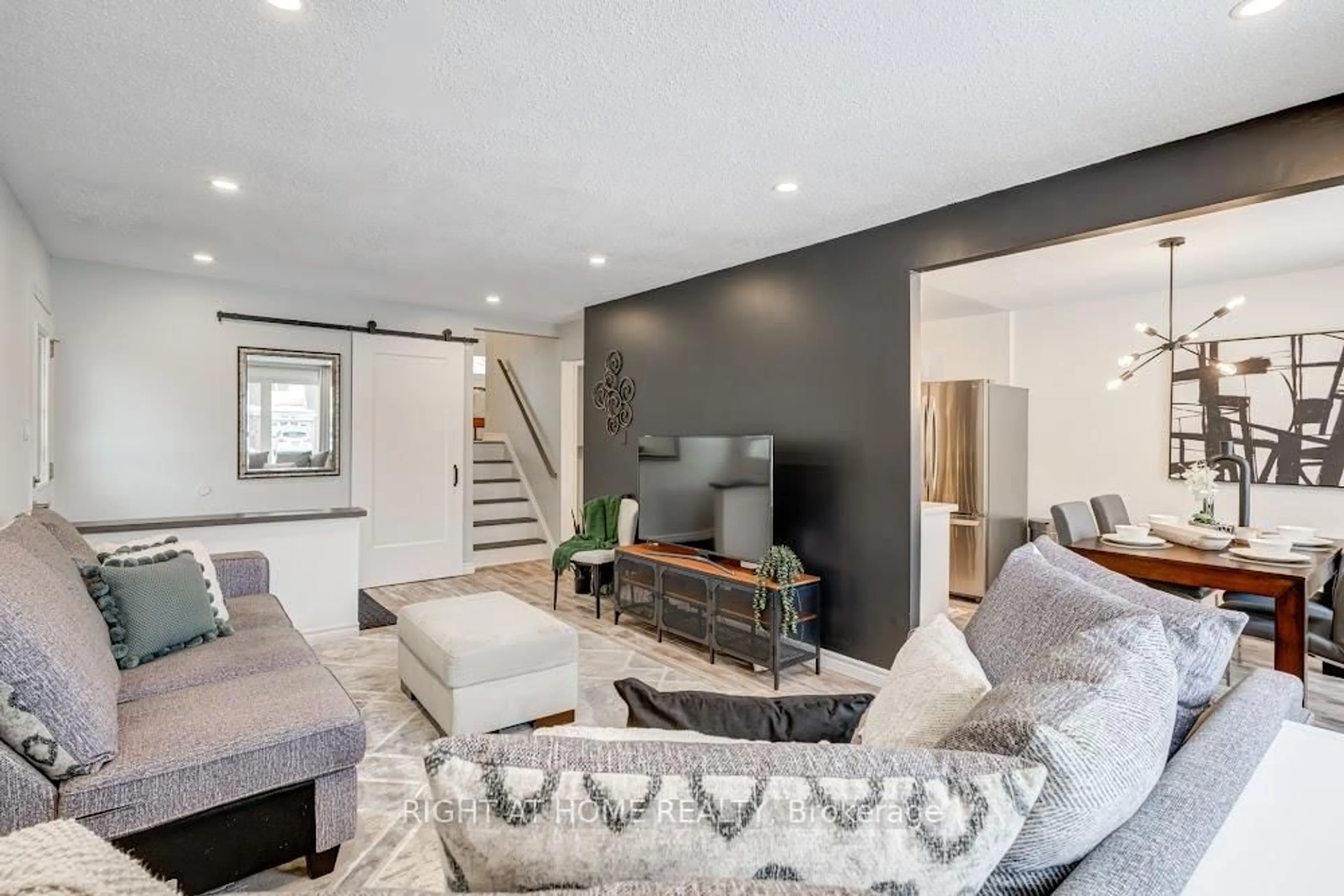 Living room with furniture, unknown for 141 St. Andrews Dr, Hamilton Ontario L8K 5K1