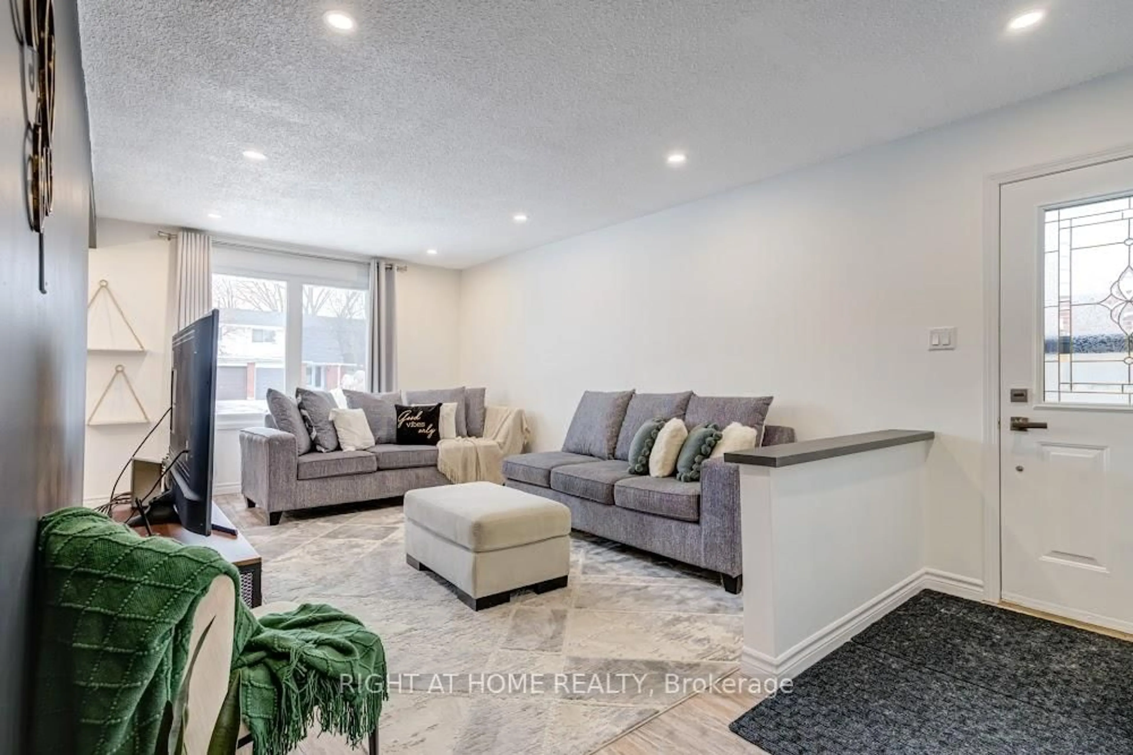 Living room with furniture, unknown for 141 St. Andrews Dr, Hamilton Ontario L8K 5K1