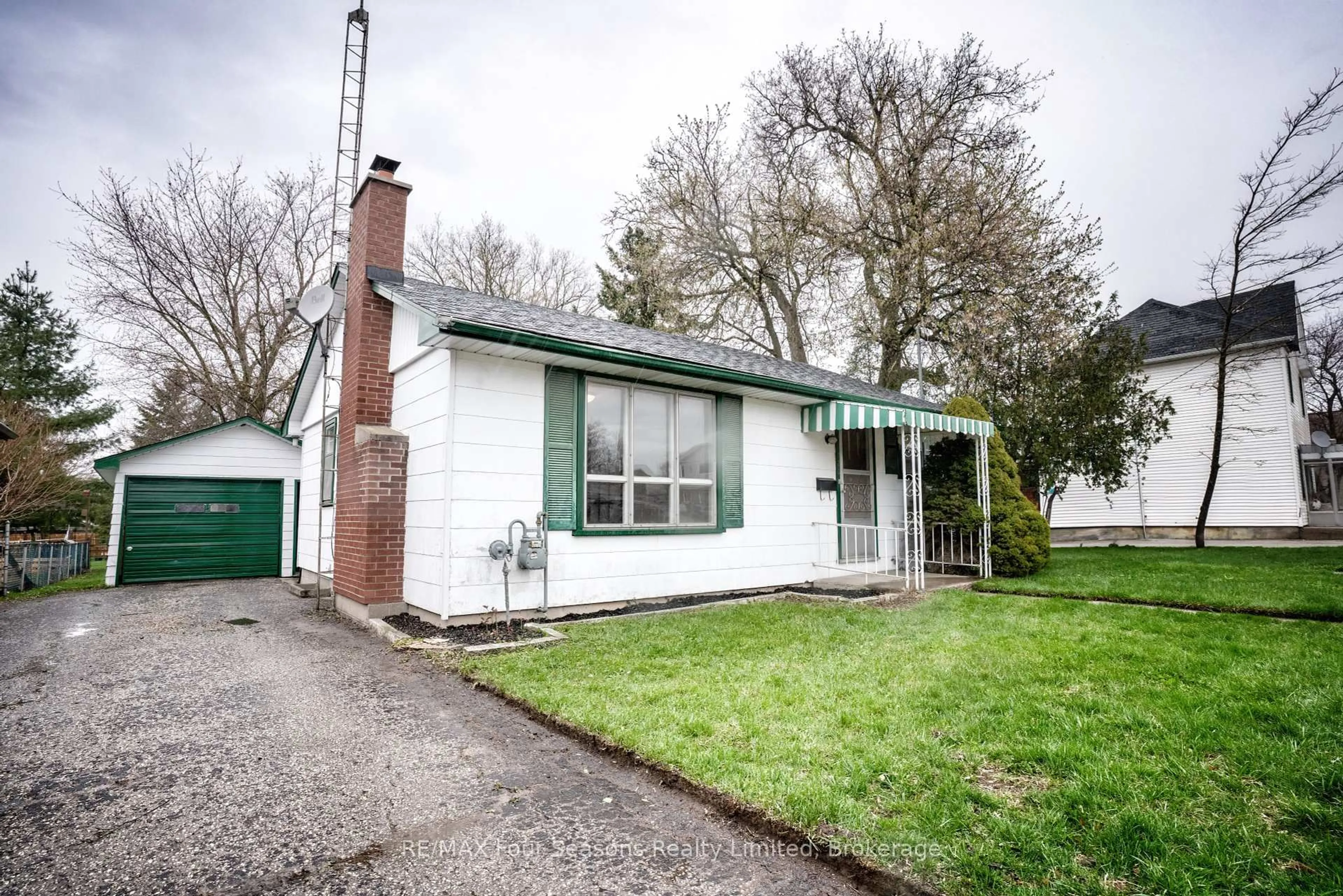 Unknown for 120 Charles St, Wellington North Ontario N0G 1A0
