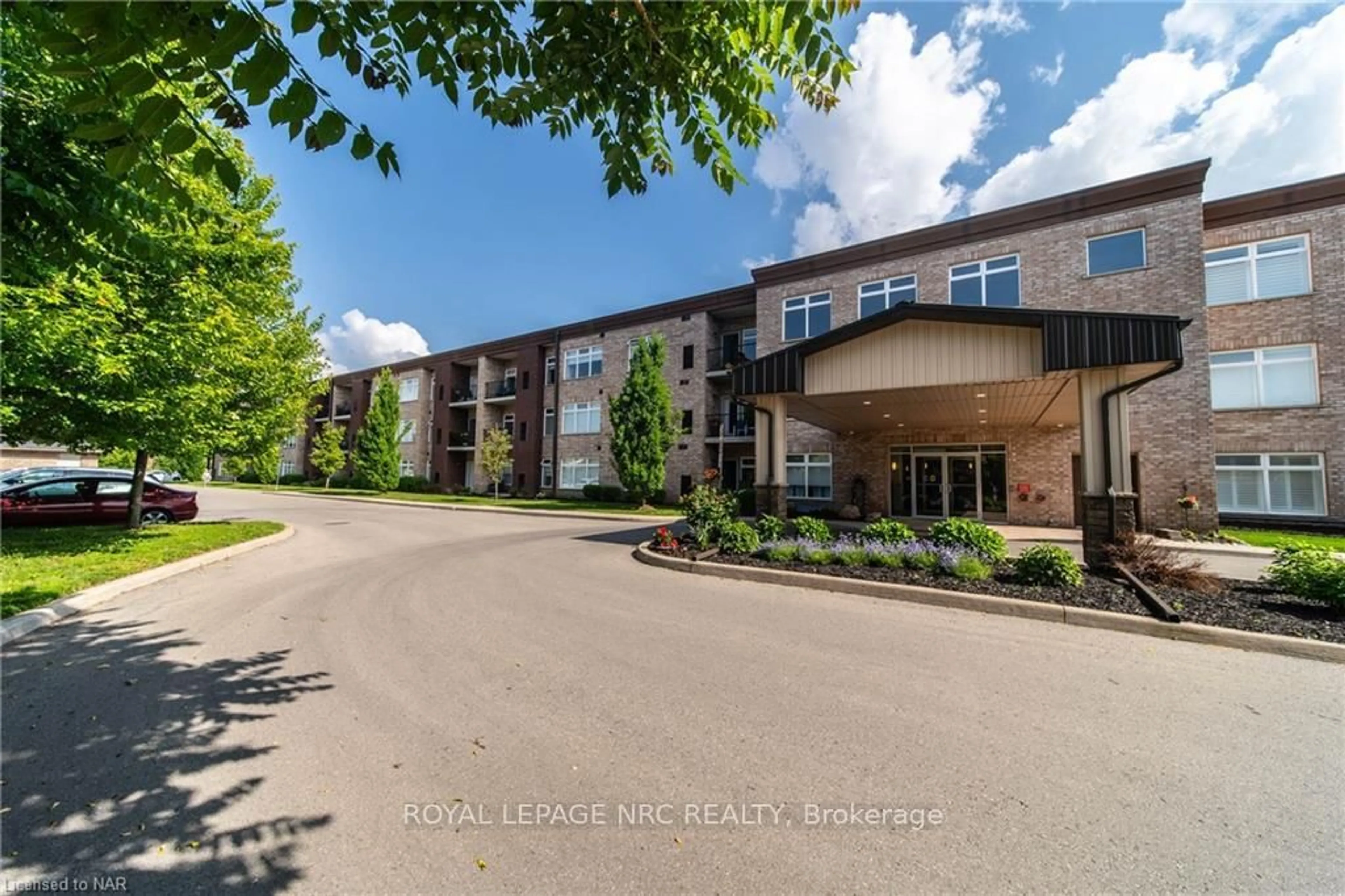 Patio, unknown for 4644 Pettit Ave #102, Niagara Falls Ontario L2E 6L4