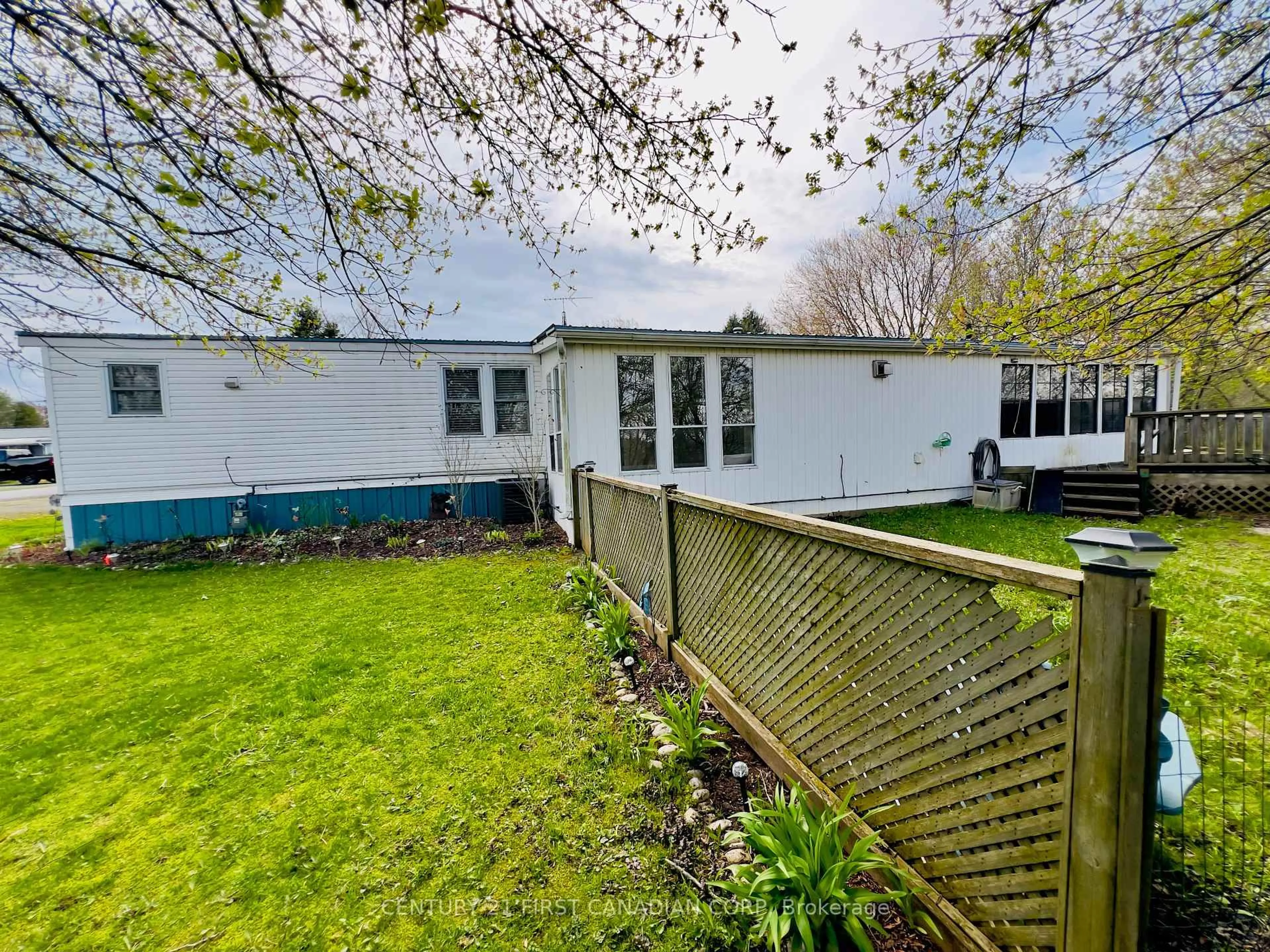 A pic from outside/outdoor area/front of a property/back of a property/a pic from drone, unknown for 4899 Plank Line #25, Bayham Ontario N0J 1T0