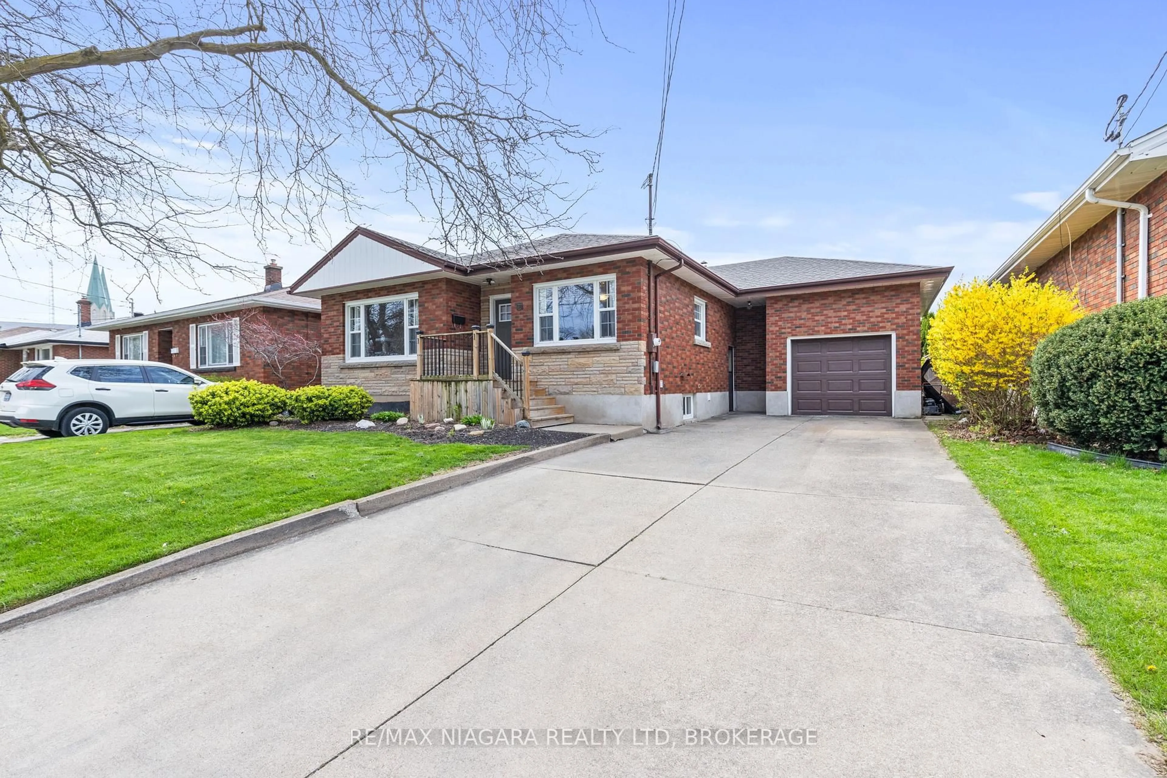 Home with brick exterior material, street for 18 CHALMERS St, St. Catharines Ontario L2N 5C8