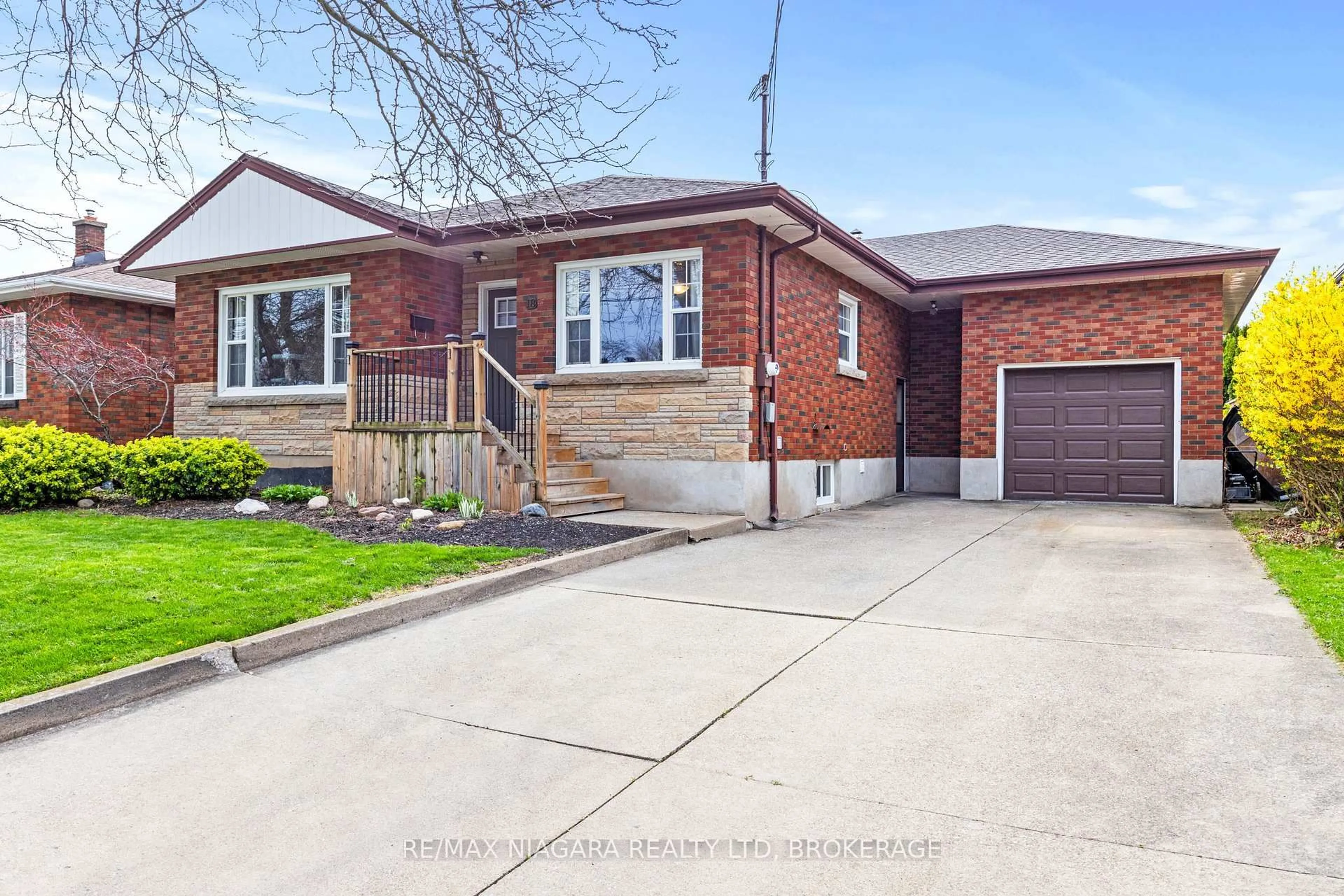 Home with brick exterior material, street for 18 CHALMERS St, St. Catharines Ontario L2N 5C8