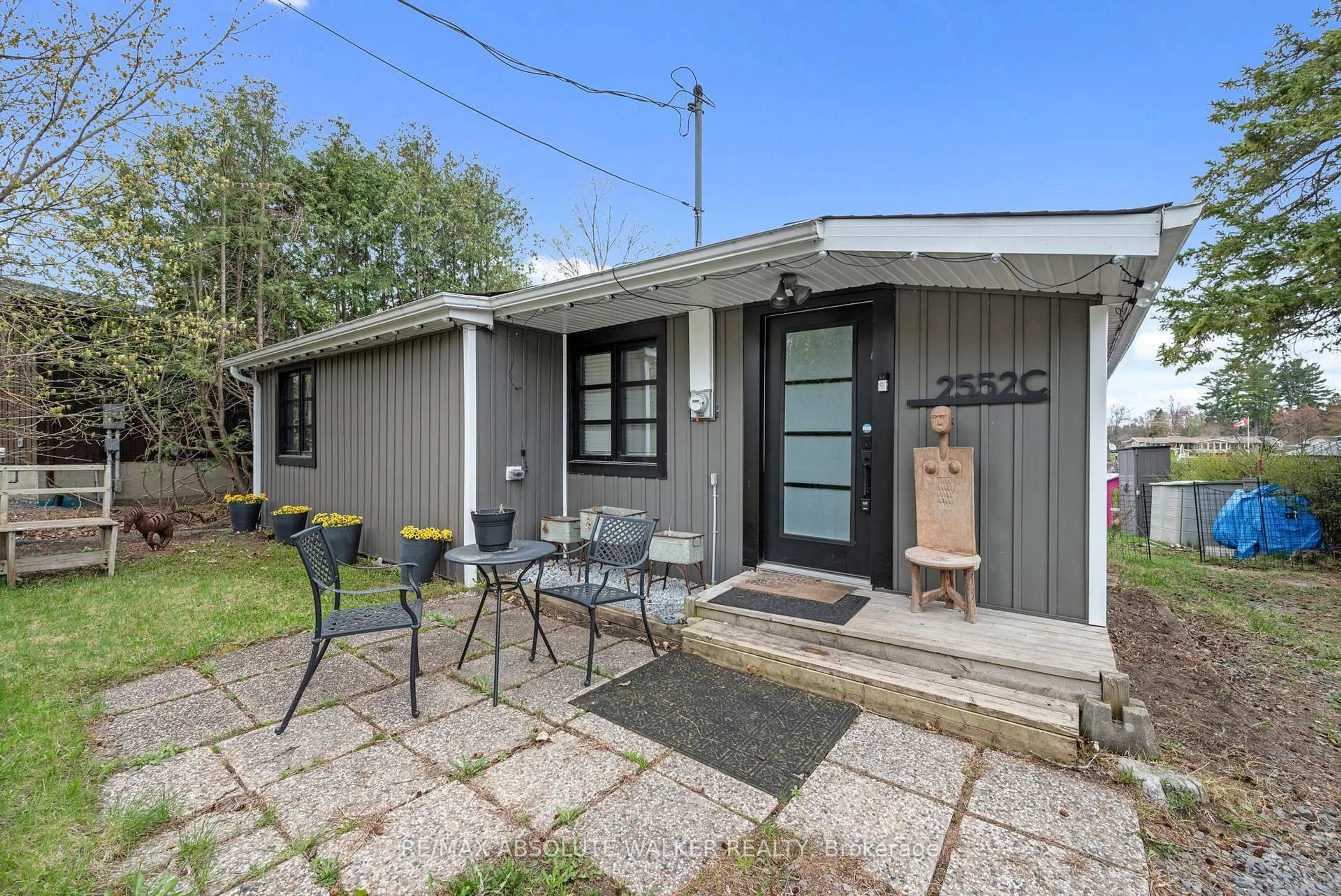 Patio, street for 2552C River Rd, Ottawa Ontario K4M 1B4