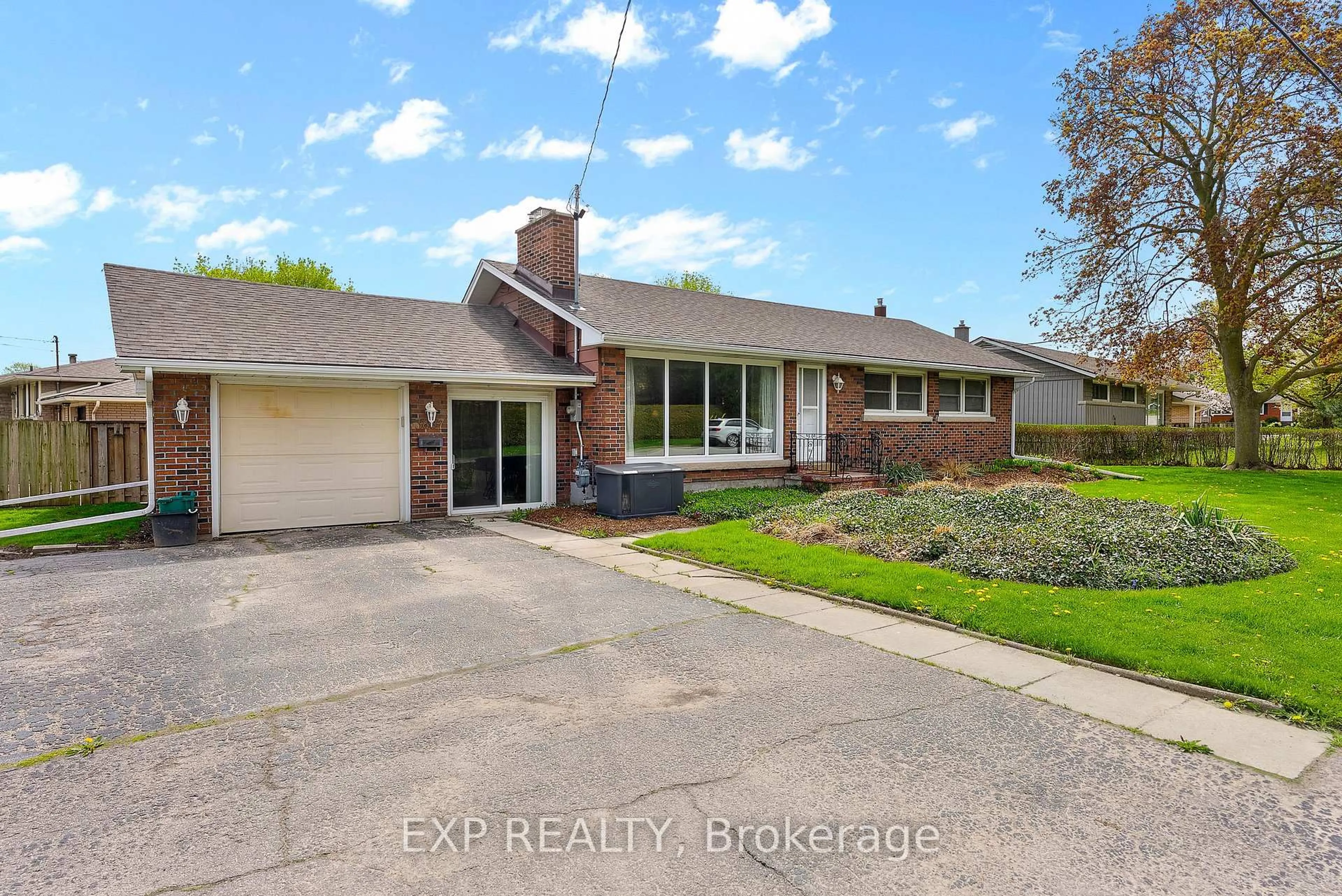 Home with brick exterior material, street for 3897 Orchard Ave, Lincoln Ontario L0R 2C0