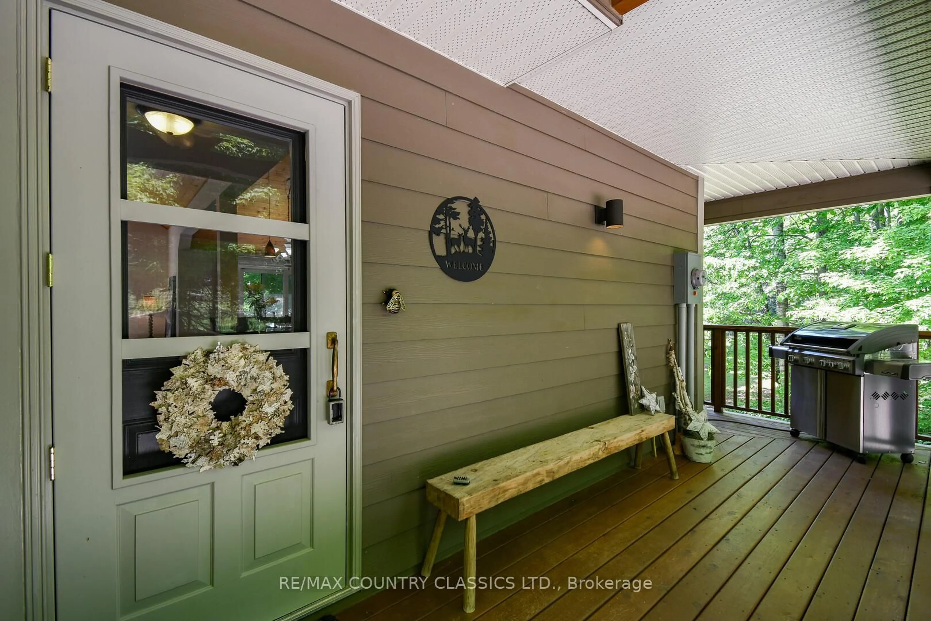 Indoor entryway for 81 O-At-Ka Rd, Maynooth Ontario K0L 2S0